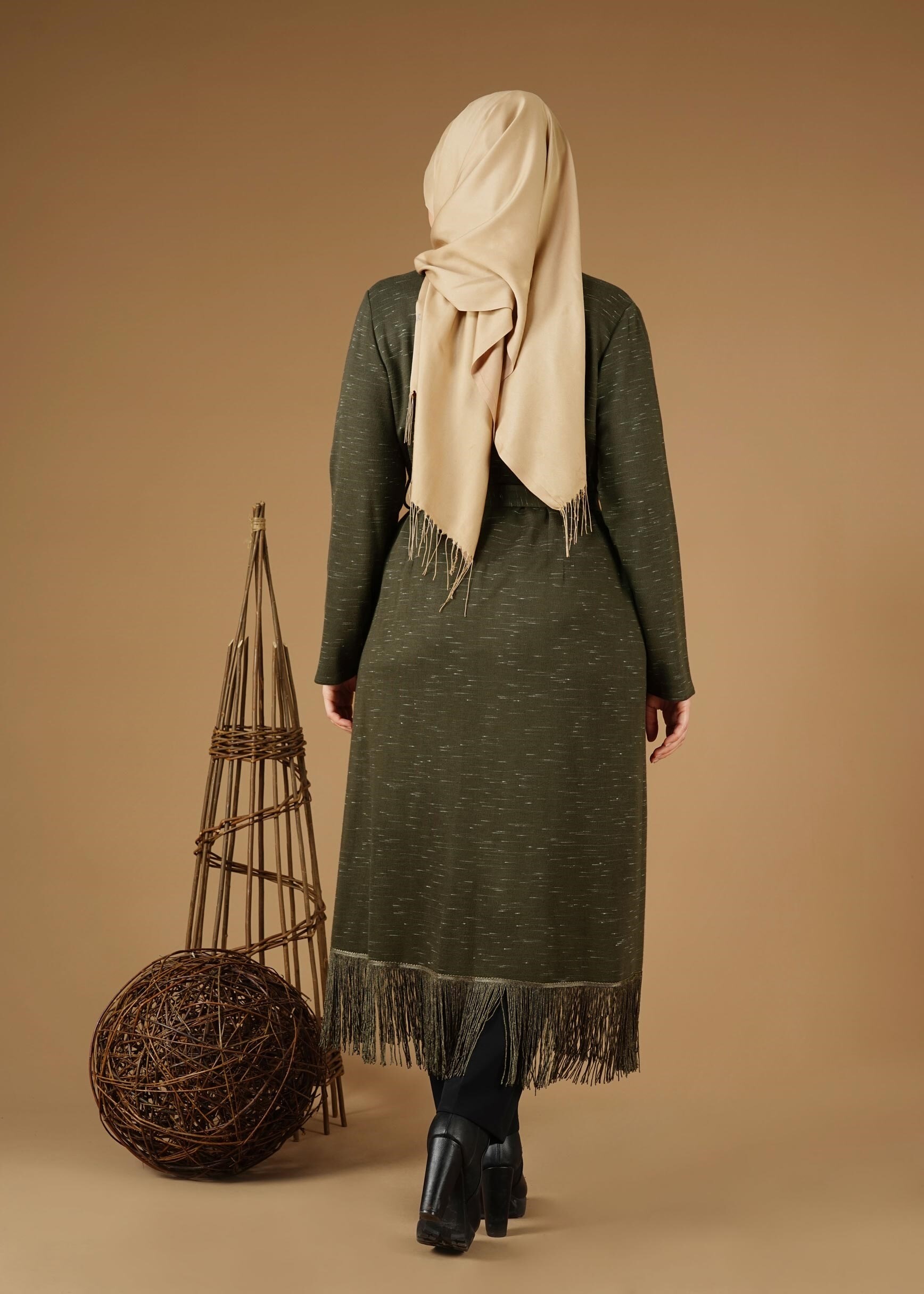 Tesettür giyim HAKİ KUŞAKLI ETEK UCU PÜSKÜLLÜ HIRKA 2643 