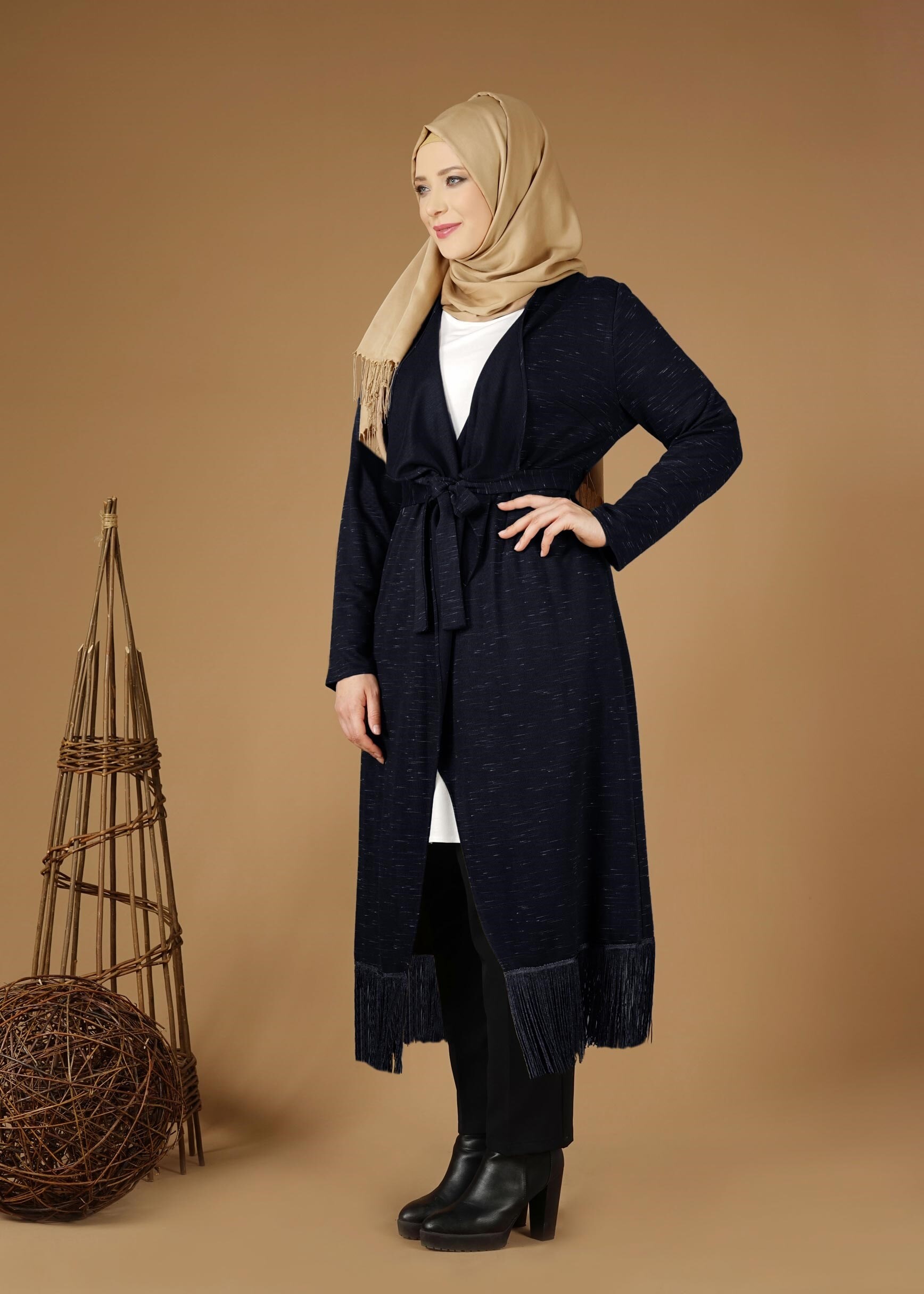 Tesettür giyim LACİVERT KUŞAKLI ETEK UCU PÜSKÜLLÜ HIRKA 2643 