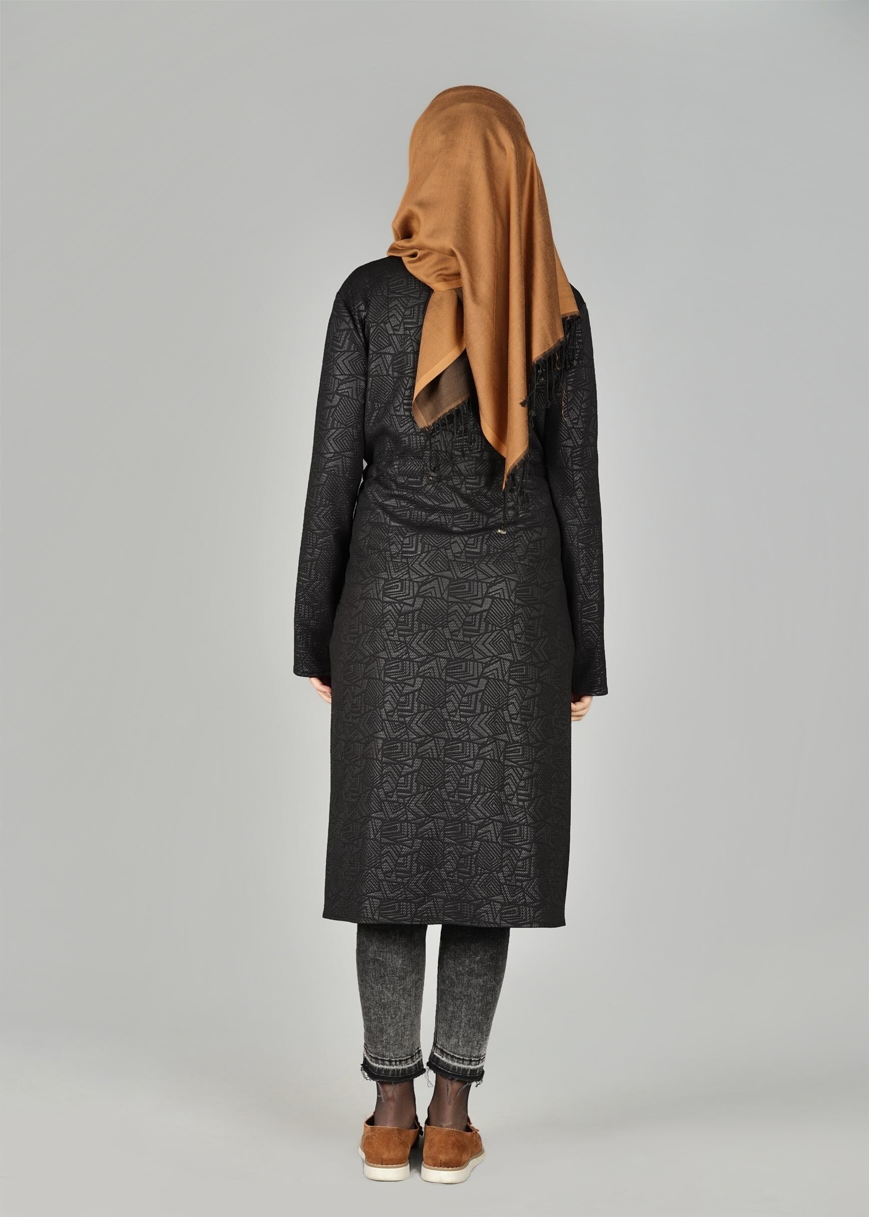 Tesettür giyim SİYAH BELİ BÜZGÜLÜ DESENLİ CEKET 4053