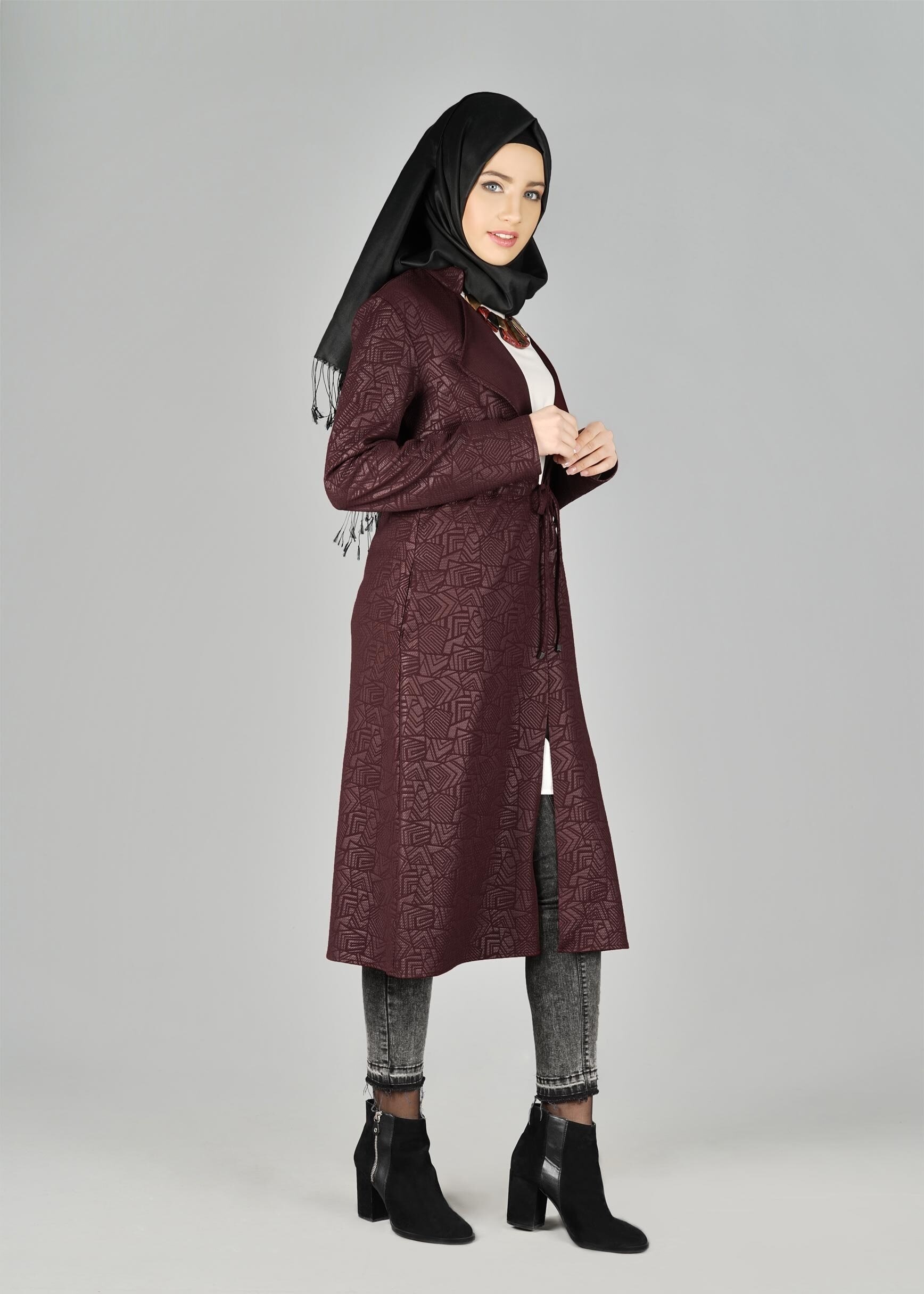 Tesettür giyim BORDO BELİ BÜZGÜLÜ DESENLİ CEKET 4053