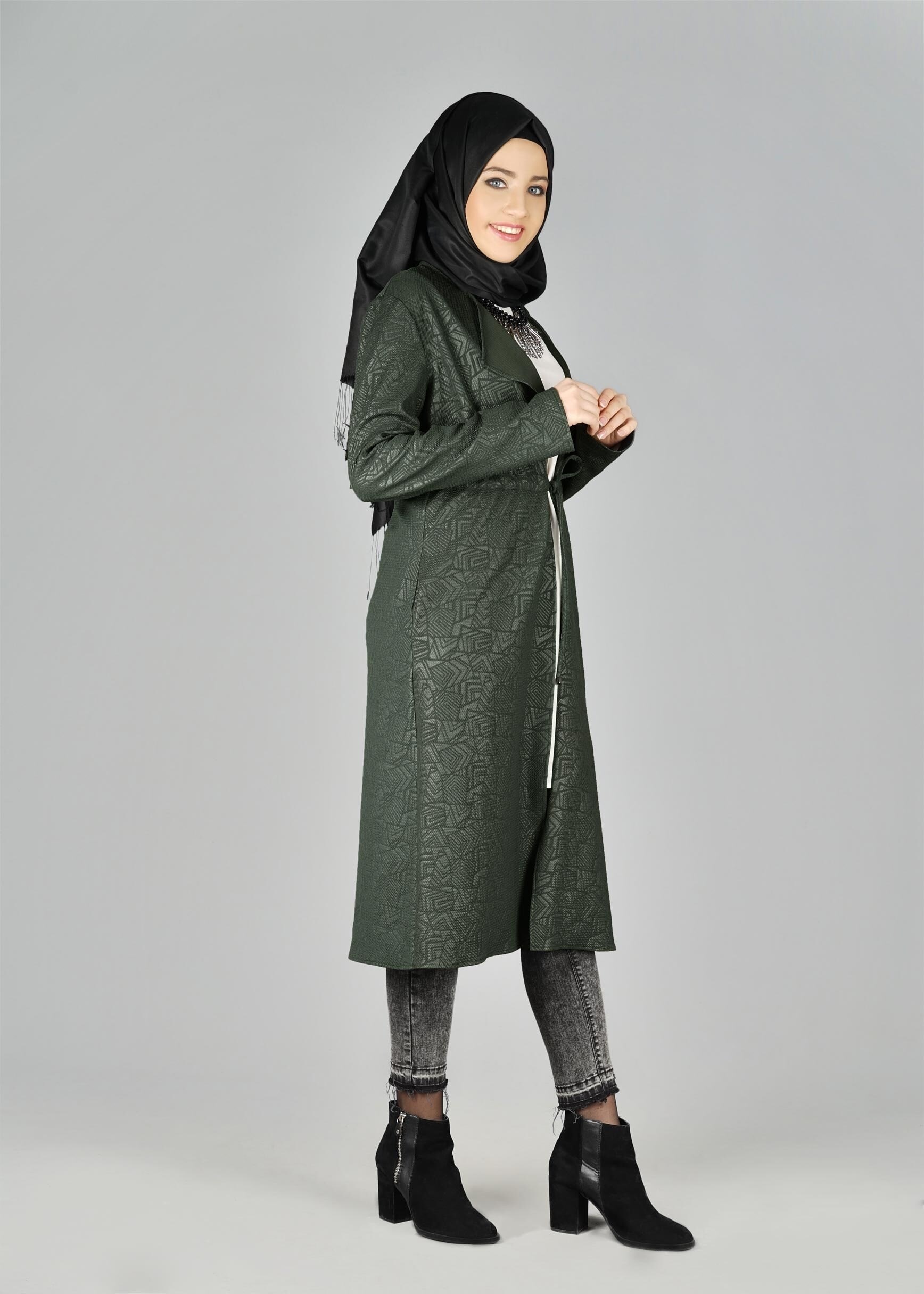 Tesettür giyim YEŞİL BELİ BÜZGÜLÜ DESENLİ CEKET 4053