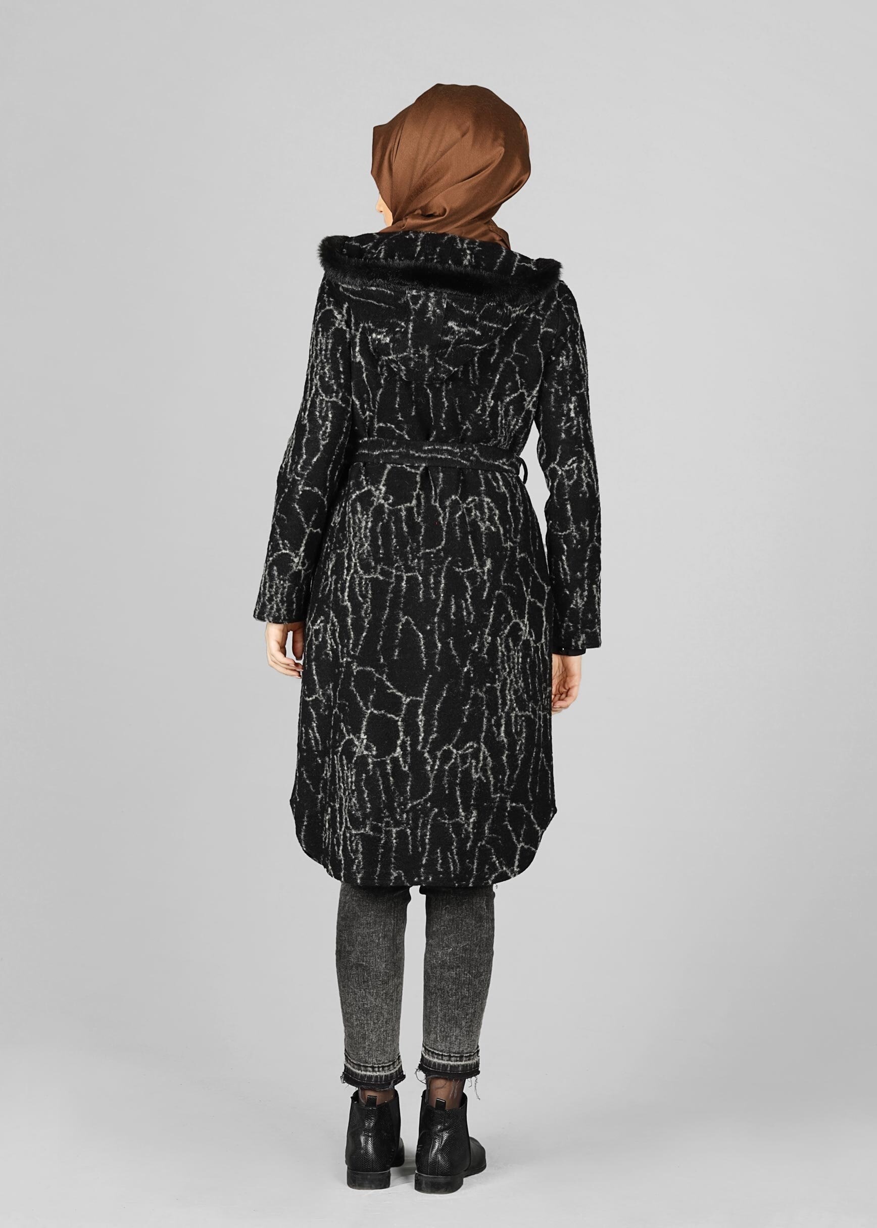 Tesettür giyim SİYAH DESENLİ KAPÜŞONLU CEKET 4063