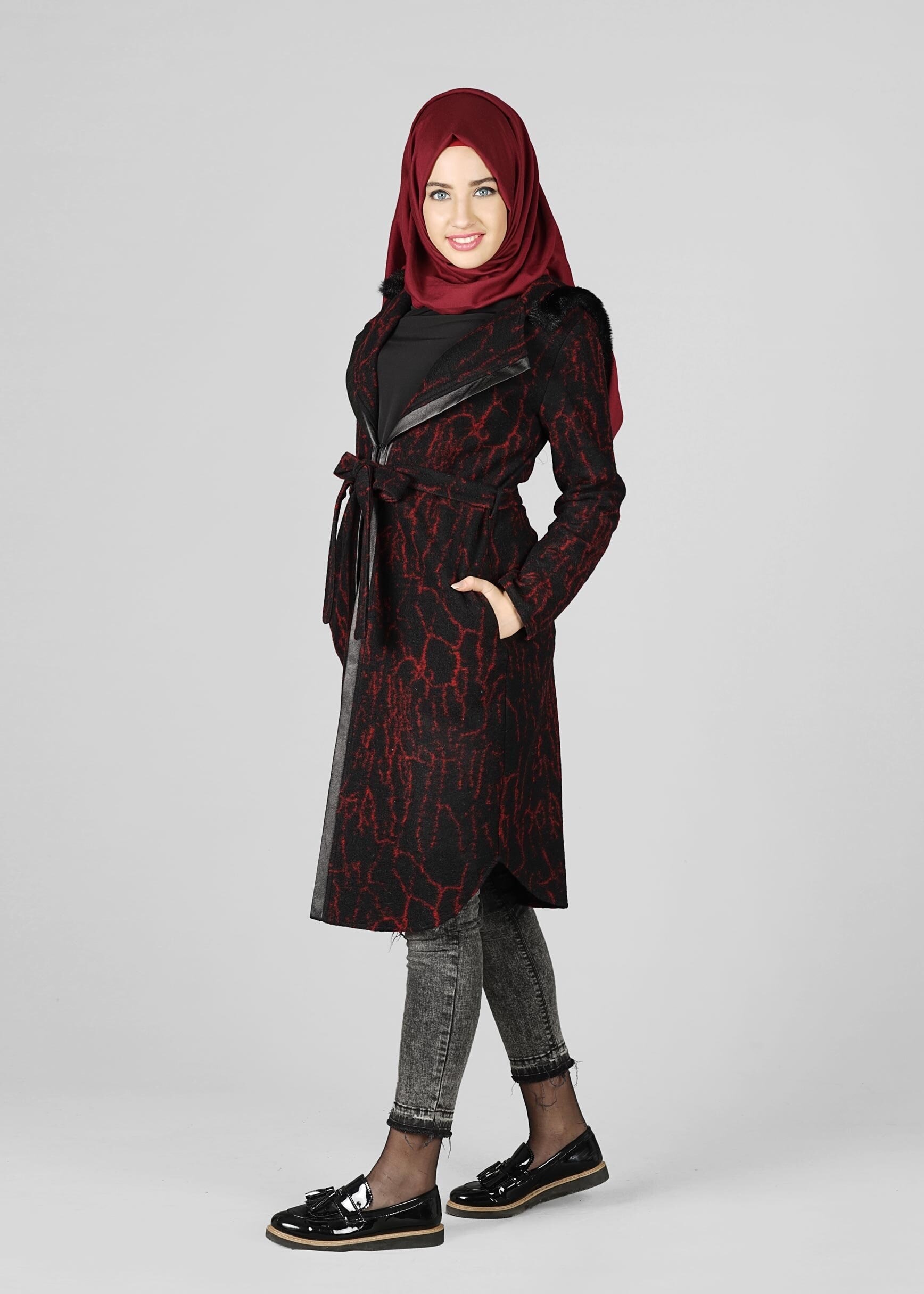 Tesettür giyim SİYAH DESENLİ KAPÜŞONLU CEKET 4063