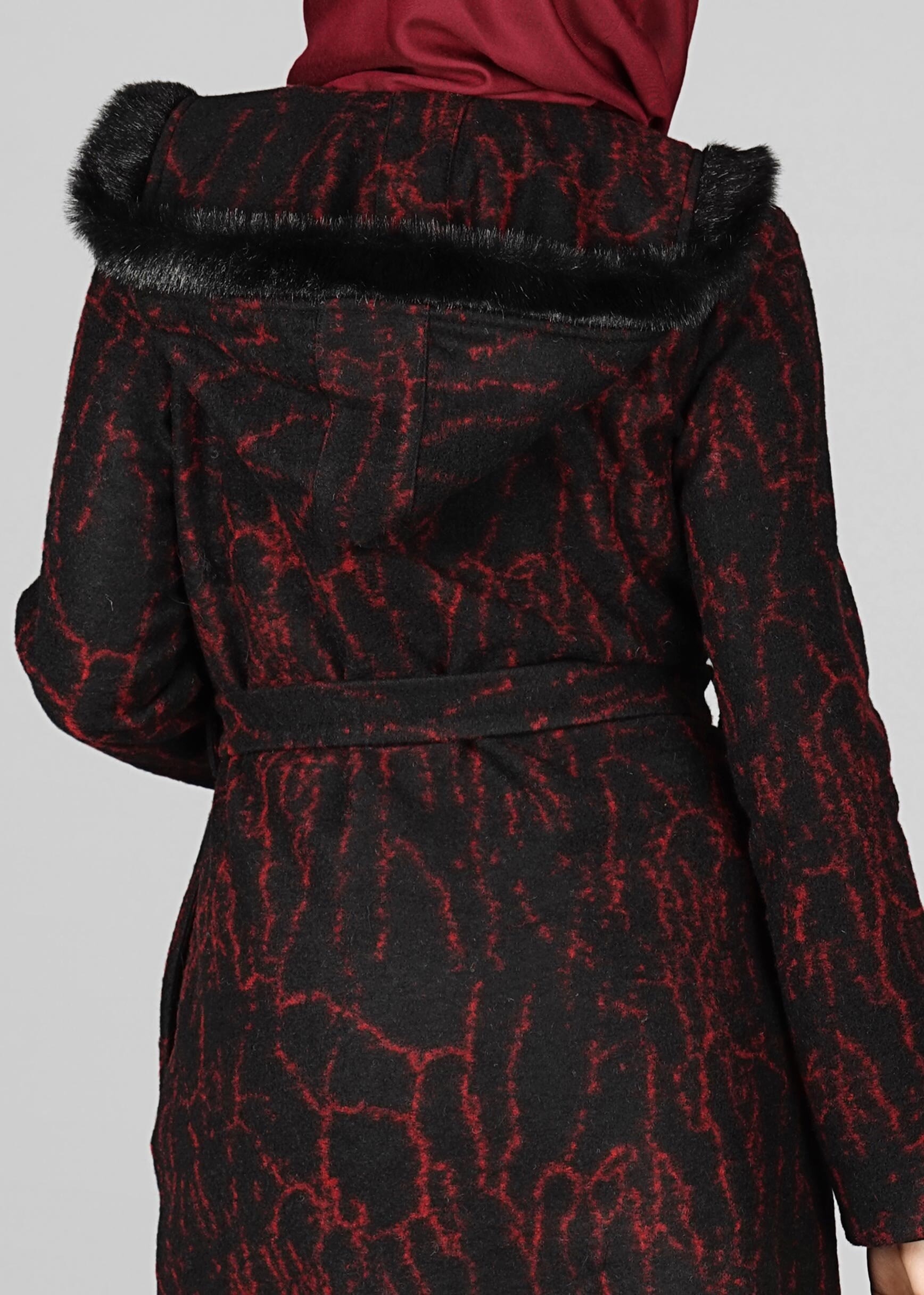 Tesettür giyim SİYAH DESENLİ KAPÜŞONLU CEKET 4063