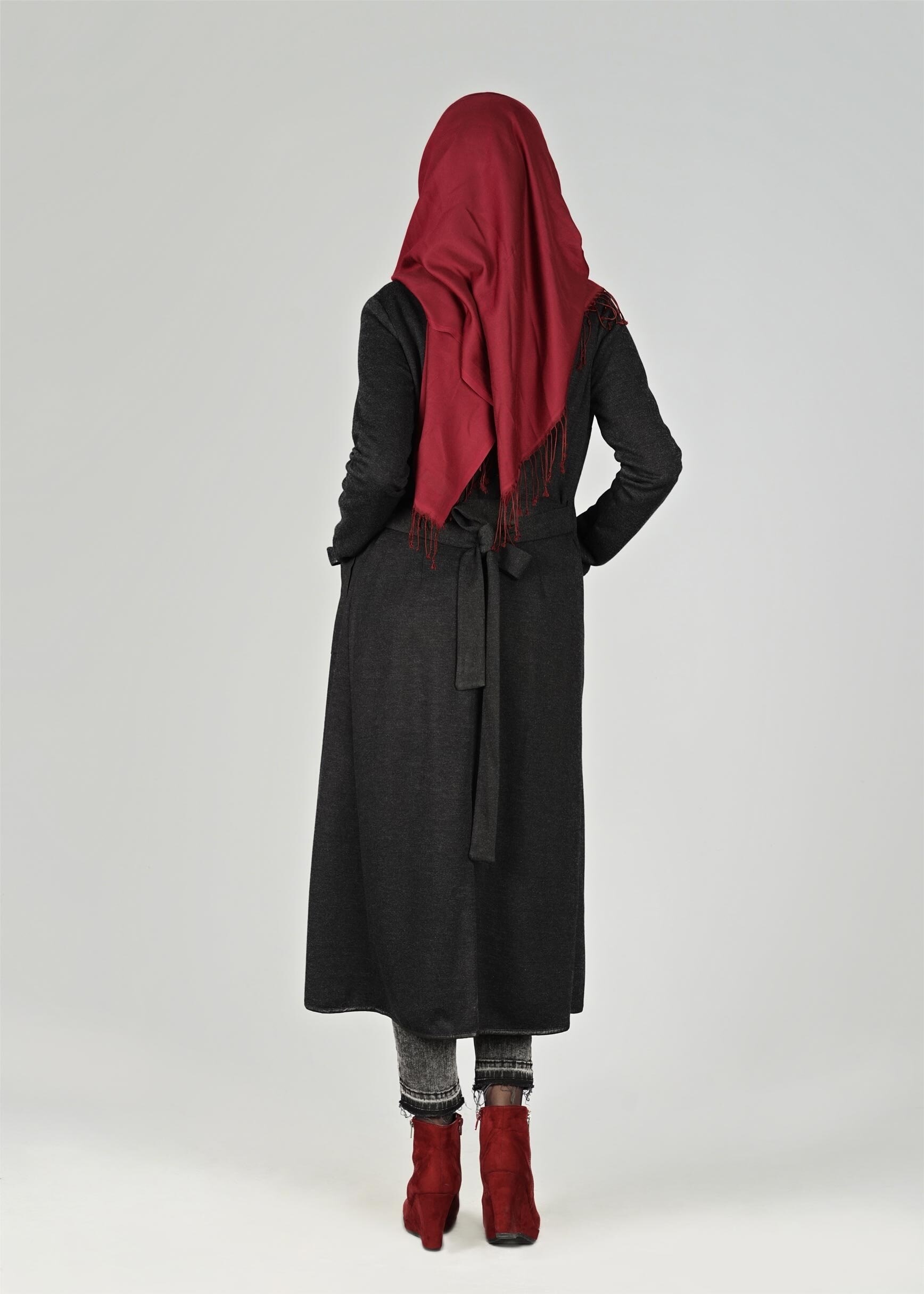 Tesettür giyim SİYAH BELİ KUŞAKLI DERİ BİYE DETAYLI CEKET 4754 