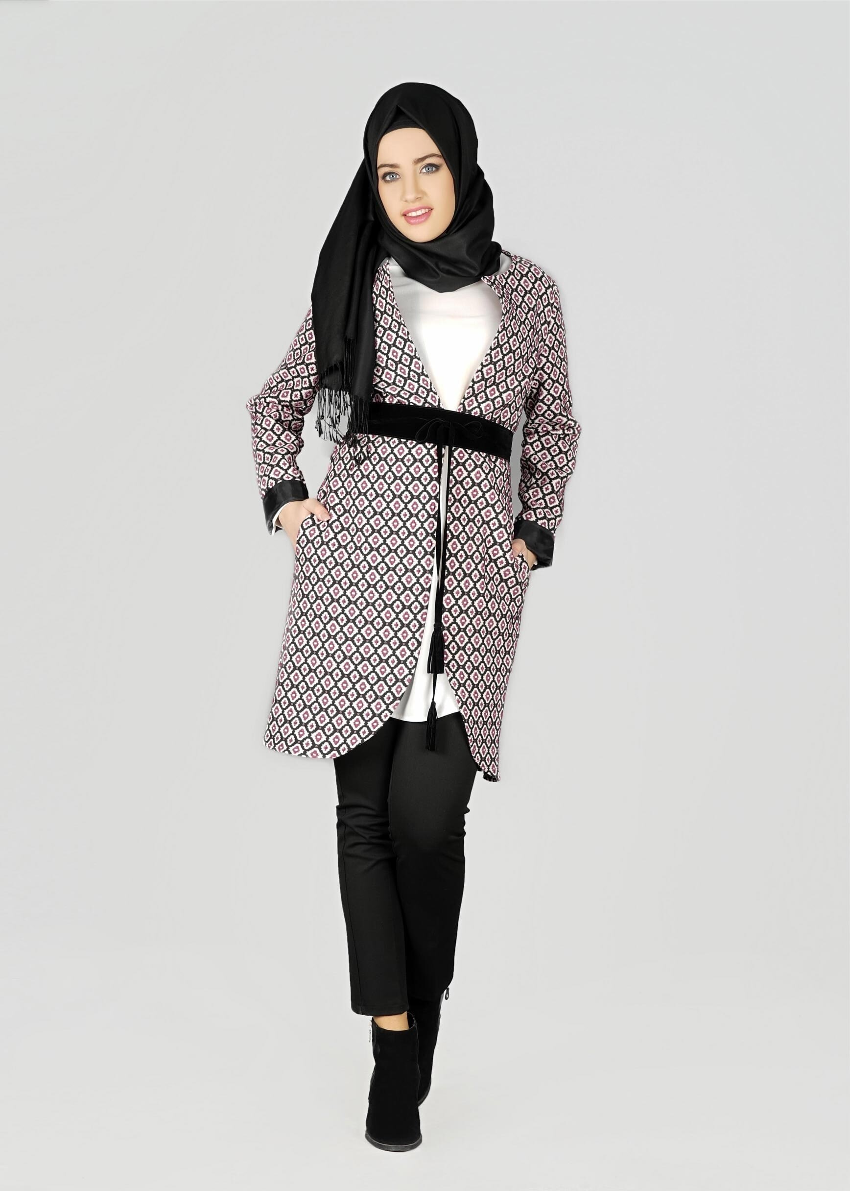 Tesettür giyim SİYAH BELİ KUŞAKLI DESENLİ CEKET 4769