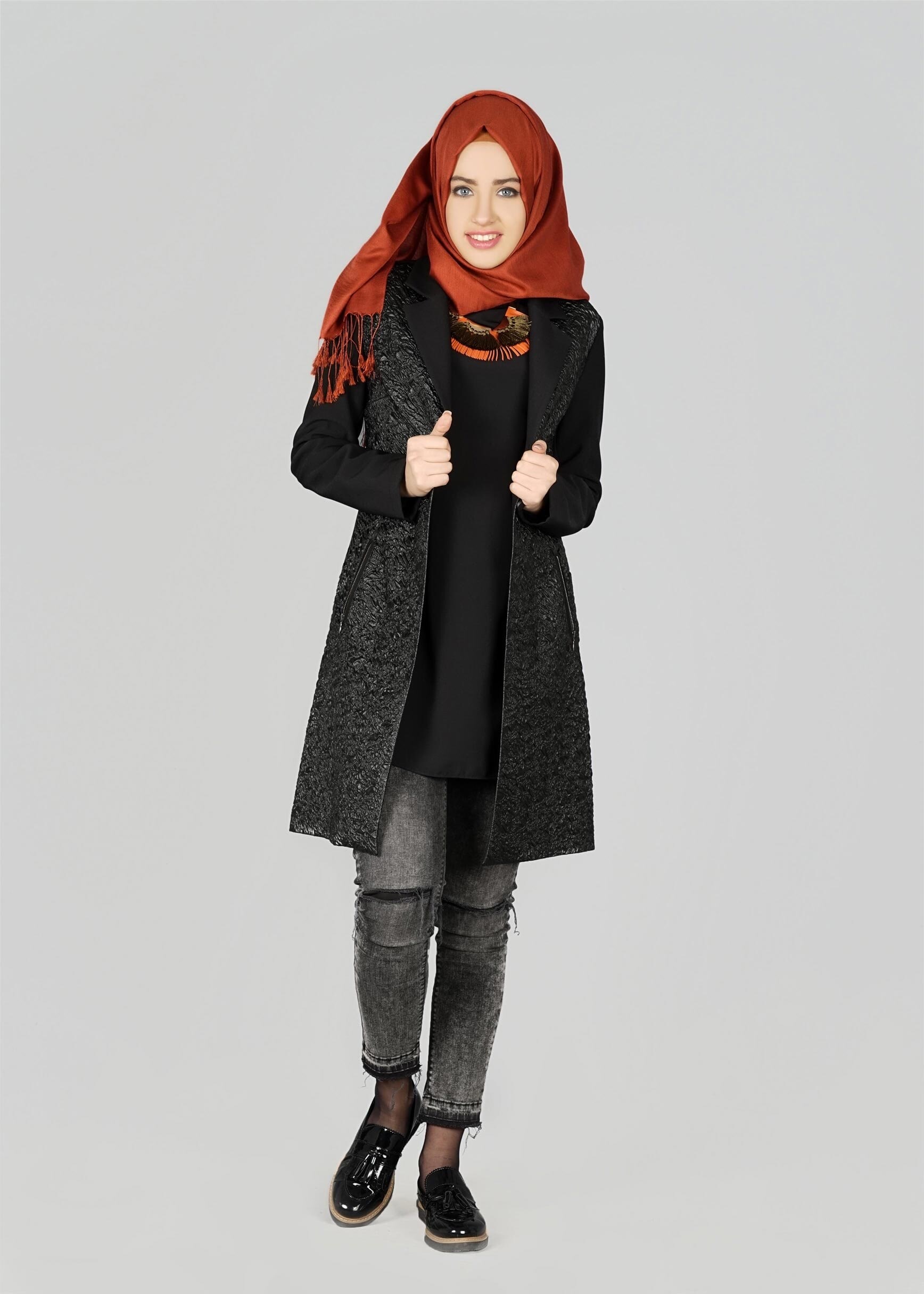 Tesettür giyim SİYAH KABARTMA DESENLİ CEKET 4945