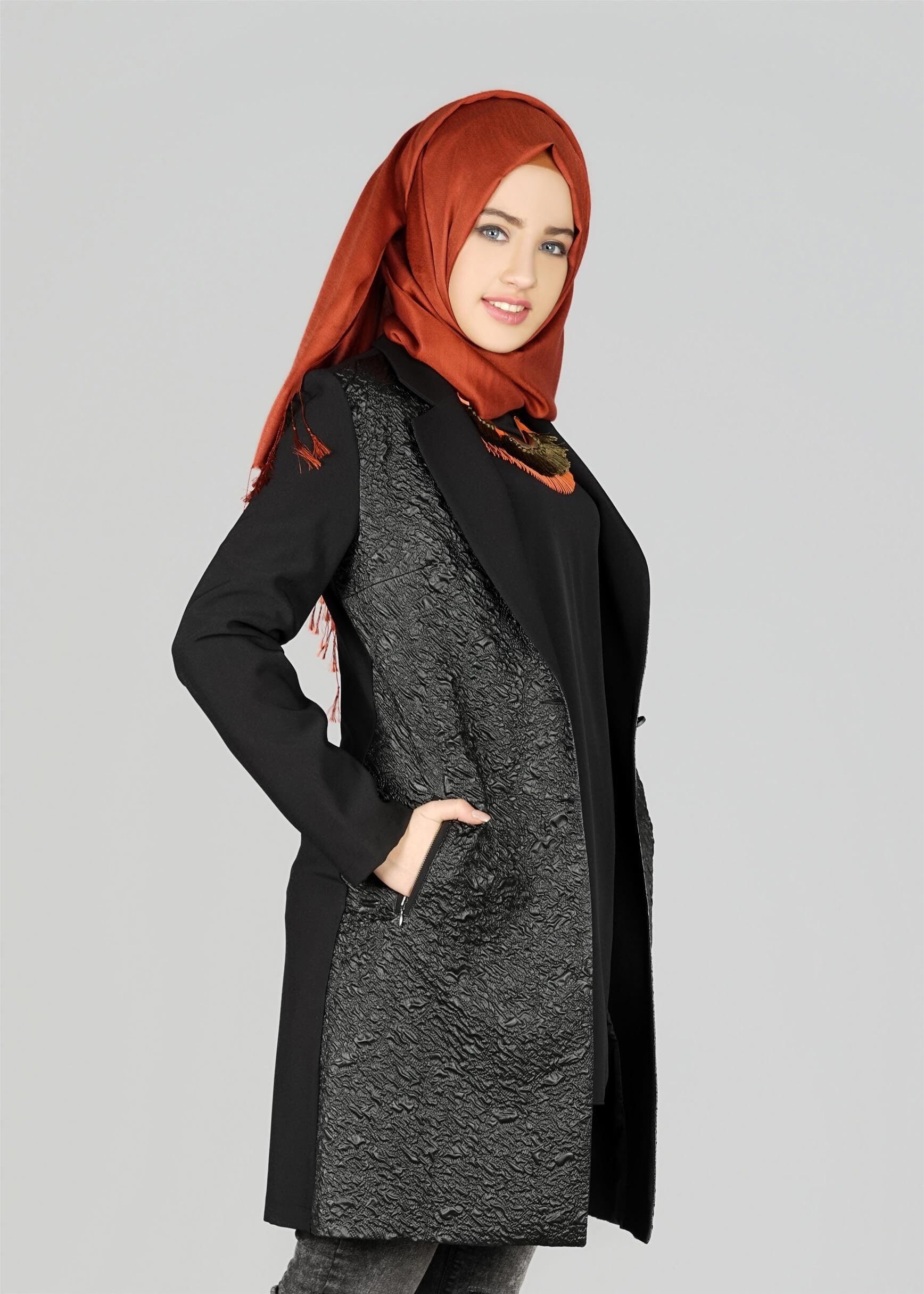 Tesettür giyim SİYAH KABARTMA DESENLİ CEKET 4945