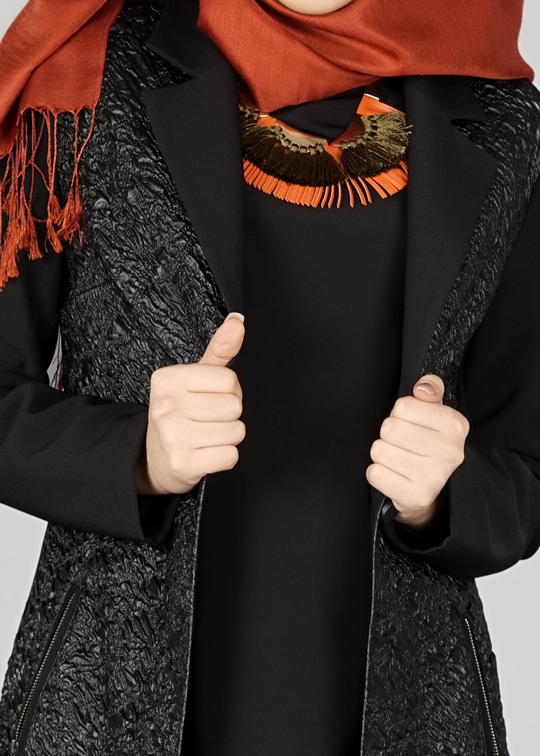 Tesettür giyim SİYAH KABARTMA DESENLİ CEKET 4945