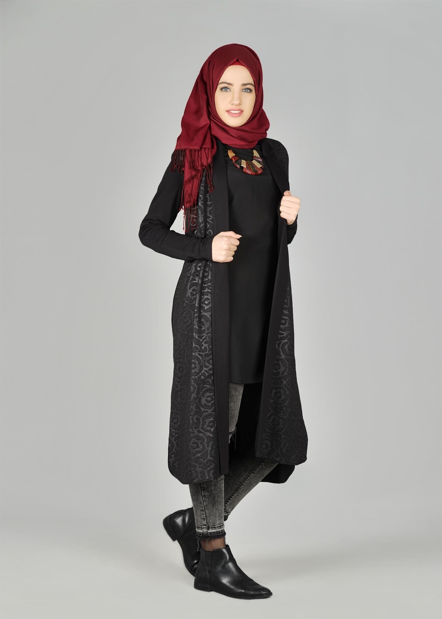 Tesettür giyim SİYAH DESENLİ HIRKA 4952