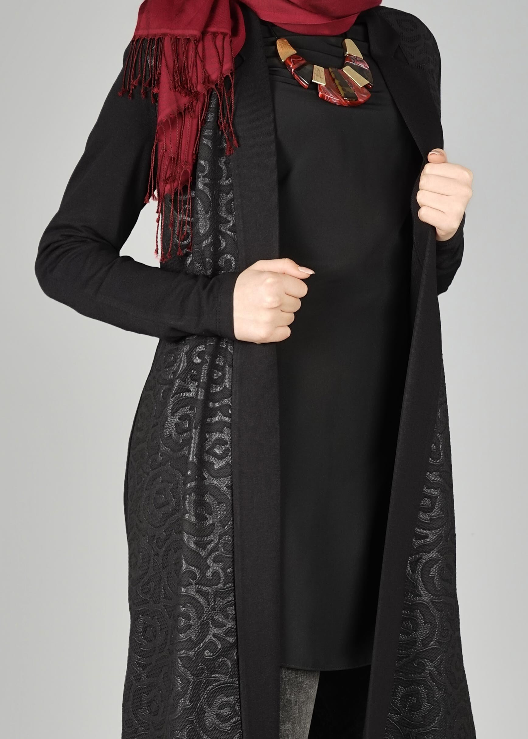 Tesettür giyim SİYAH DESENLİ HIRKA 4952