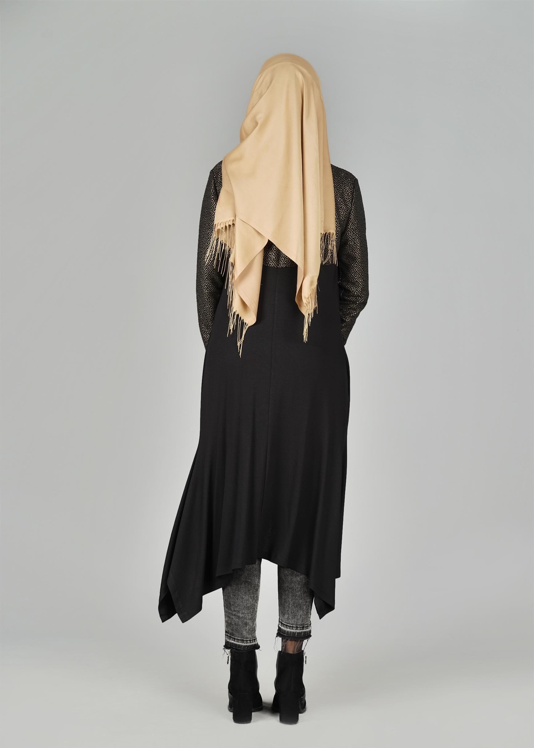 Tesettür giyim SİYAH DESENLİ HIRKA 4997-1