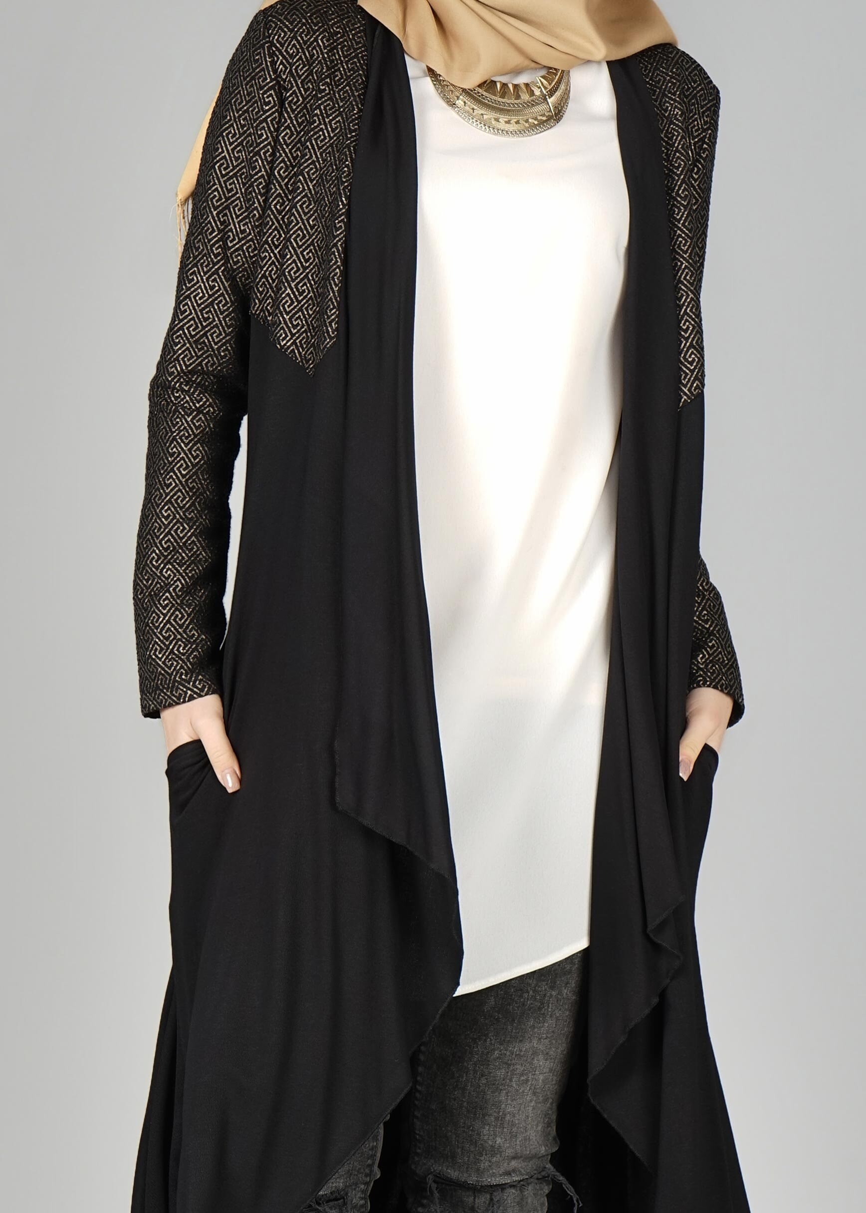 Tesettür giyim SİYAH DESENLİ HIRKA 4997-1