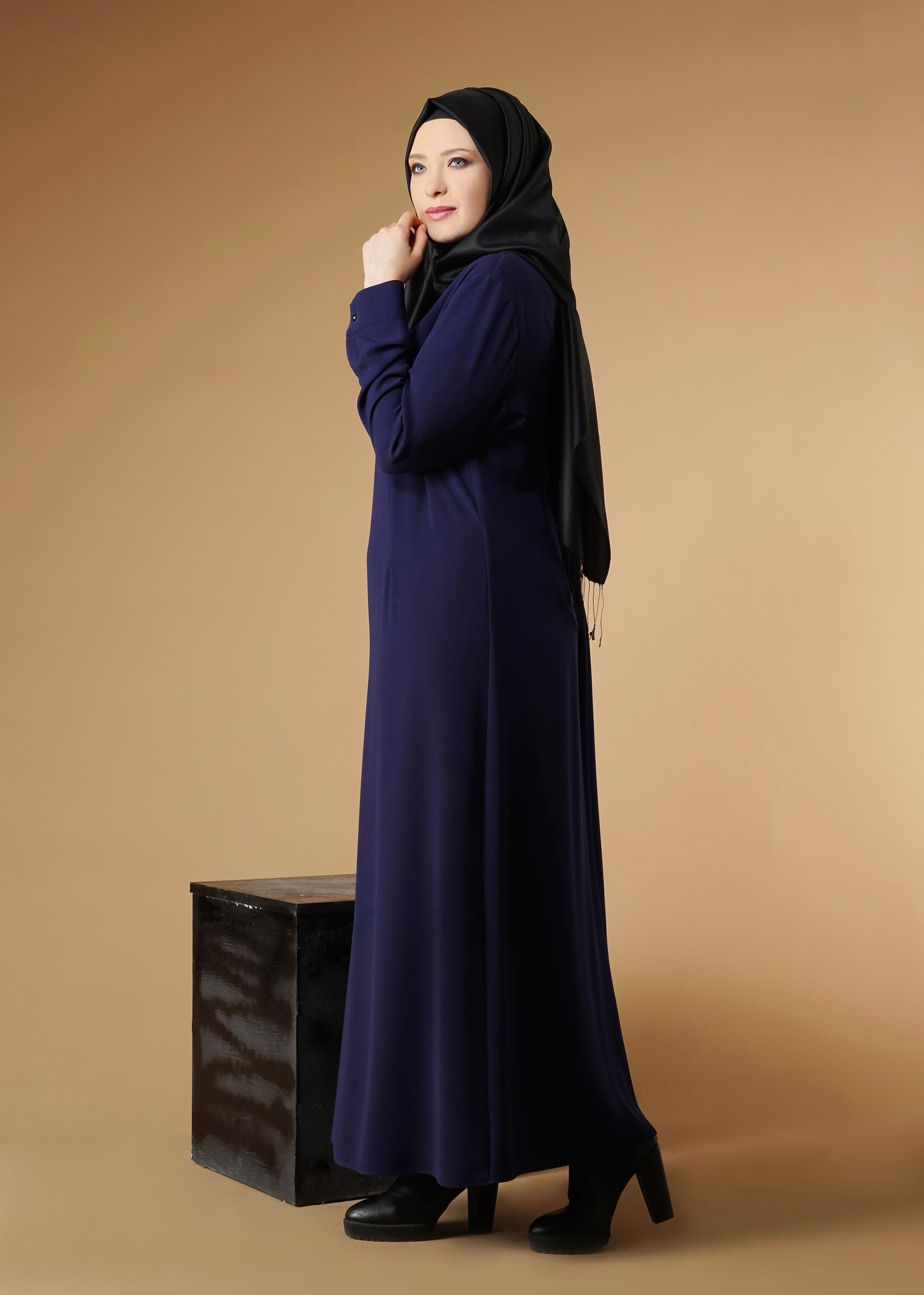 Tesettür giyim LACİVERT NAKIŞ DETAYLI ELBİSE 2619 