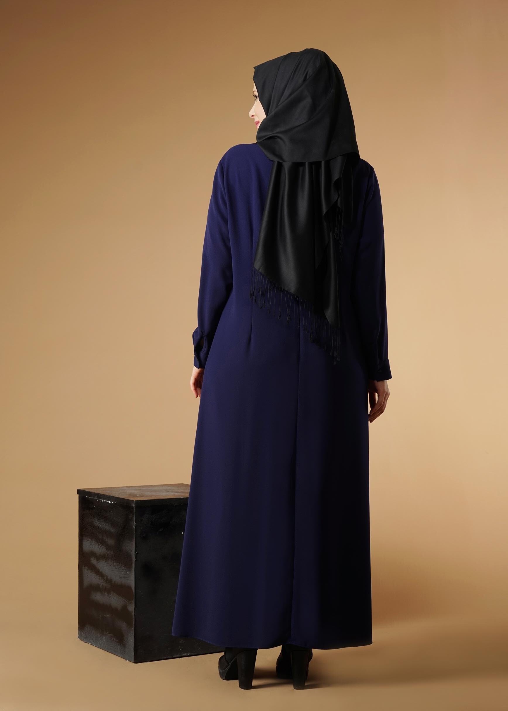 Tesettür giyim LACİVERT NAKIŞ DETAYLI ELBİSE 2619 