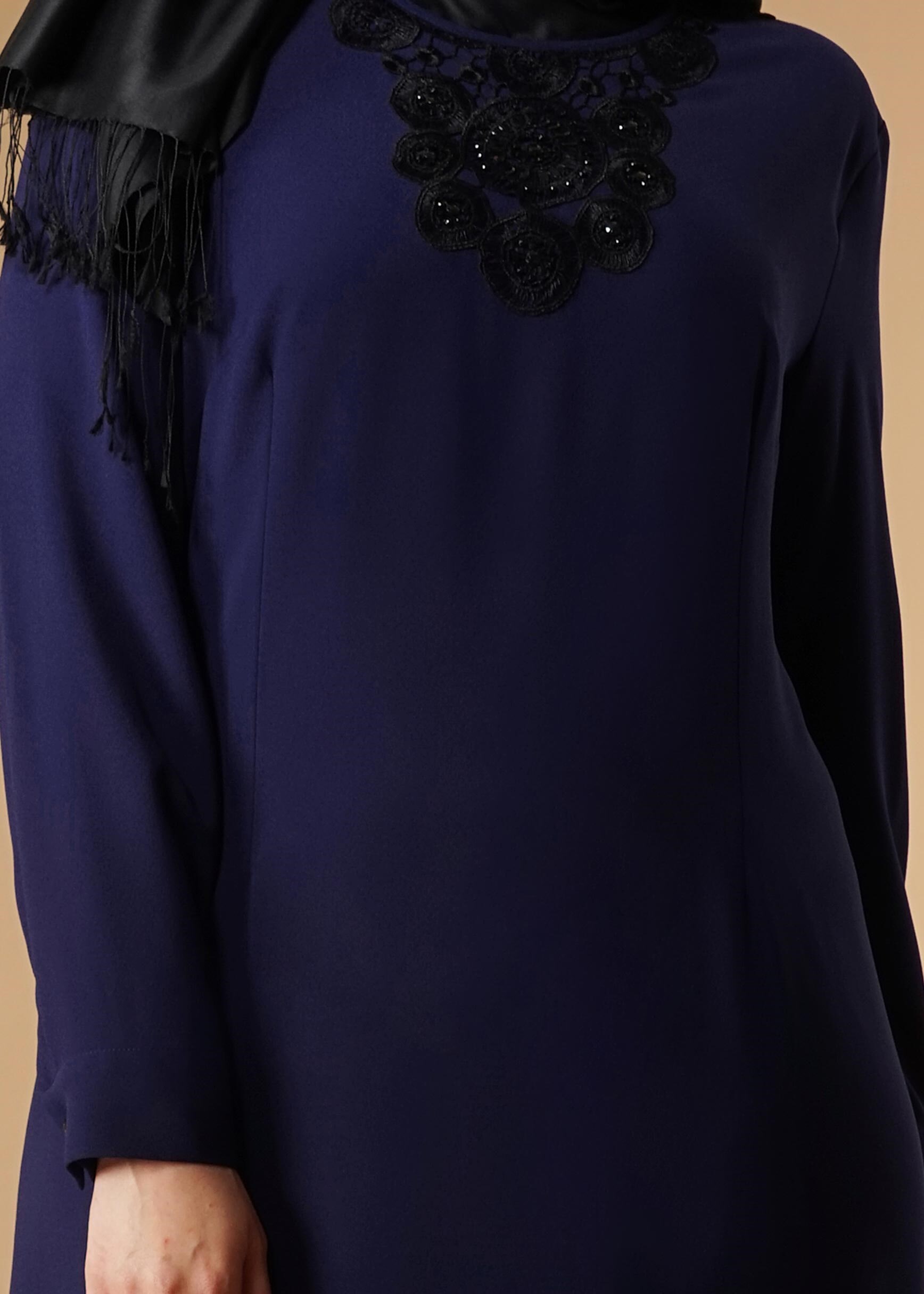 Tesettür giyim LACİVERT NAKIŞ DETAYLI ELBİSE 2619 