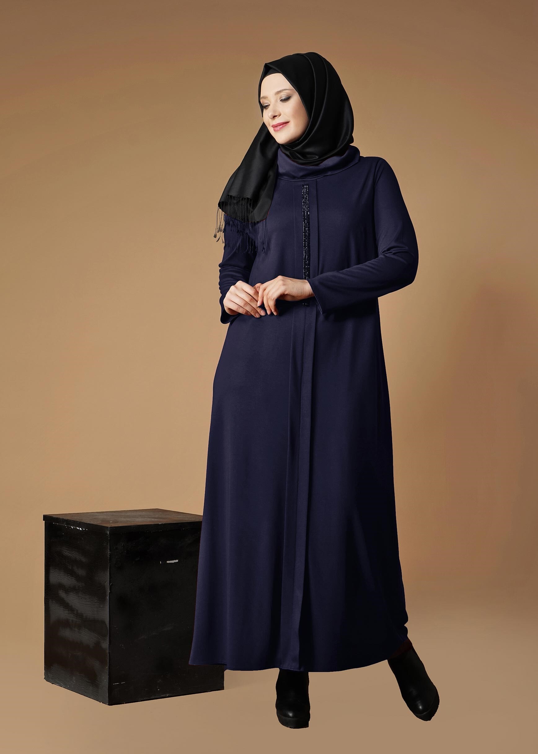 Tesettür giyim LACİVERT TAŞ DETAYLI ELBİSE 2645 