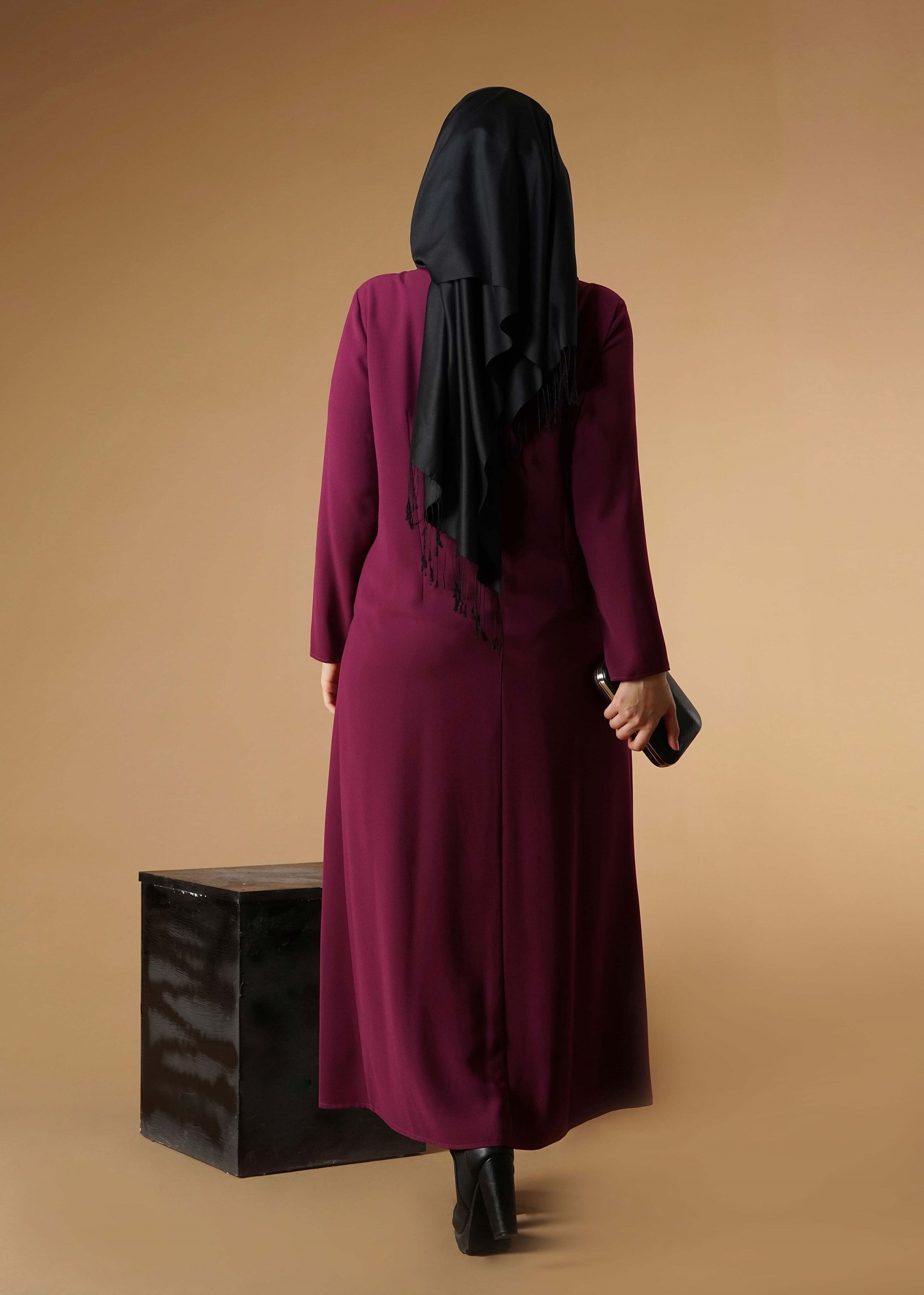 Vêtements hijab PRUNE ROBE BRODÉE DE GEMMES 2646