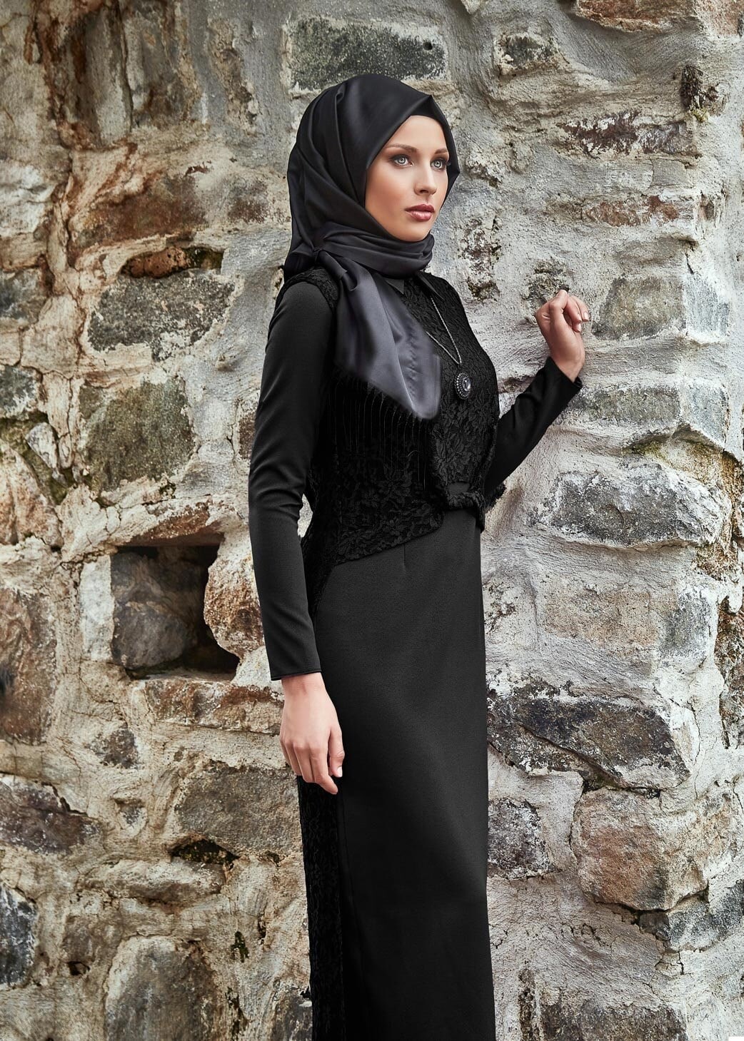 Tesettür giyim SİYAH DANTEL DETAYLI ELBİSE 4701 