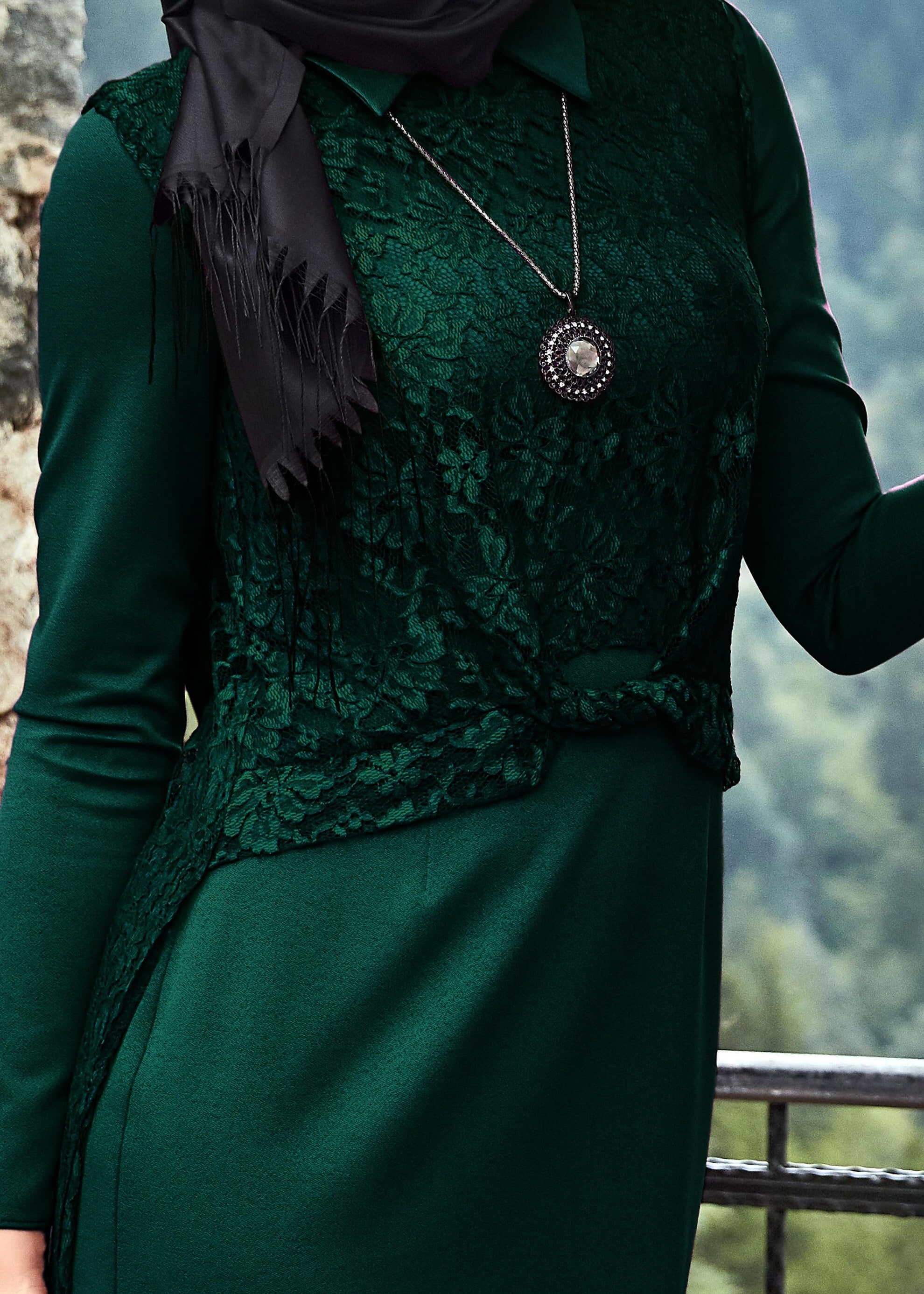 Tesettür giyim YEŞİL DANTEL DETAYLI ELBİSE 4701 