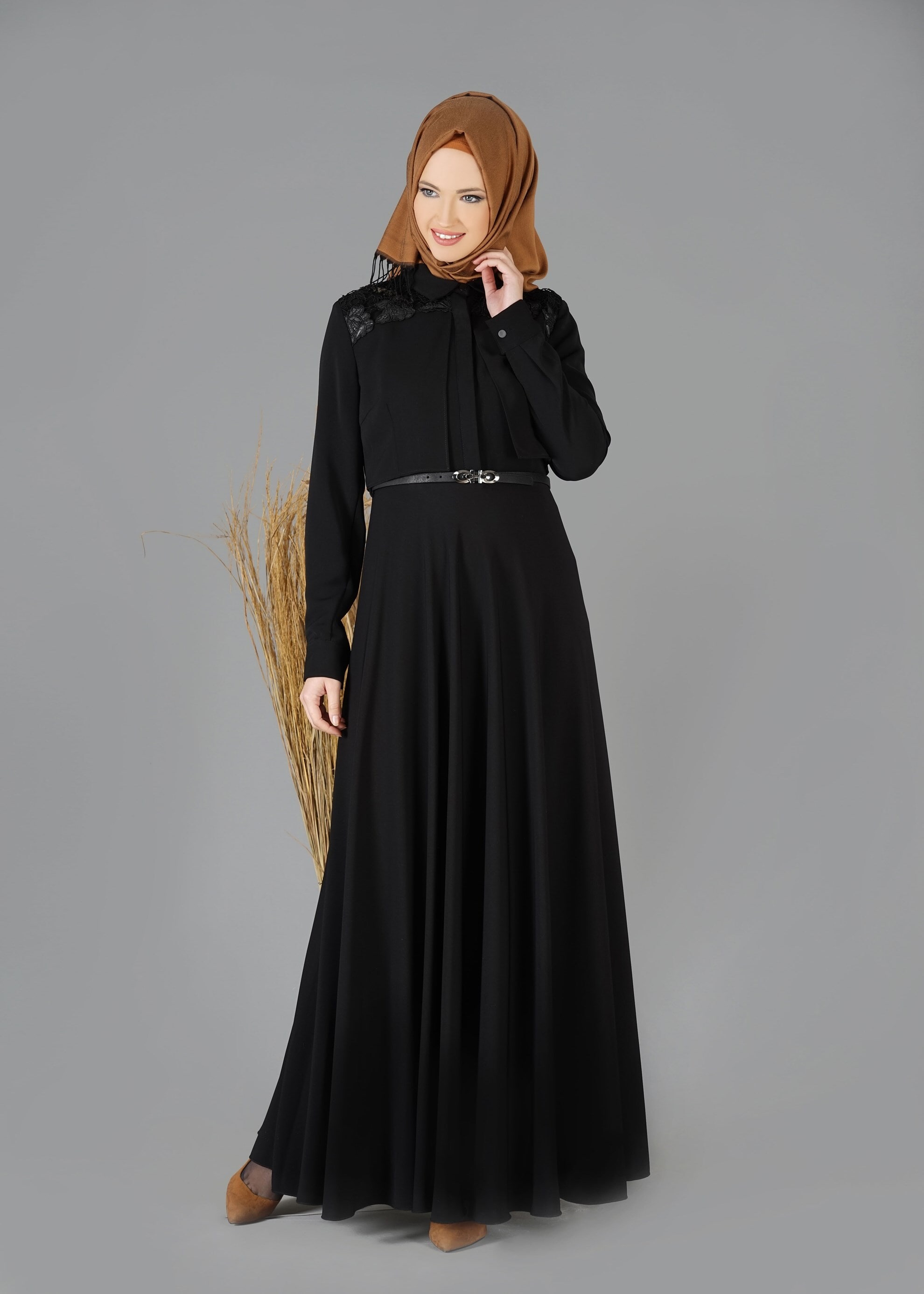 Tesettür giyim SİYAH OMUZLARI DANTEL DETAYLI ELBİSE 4702 