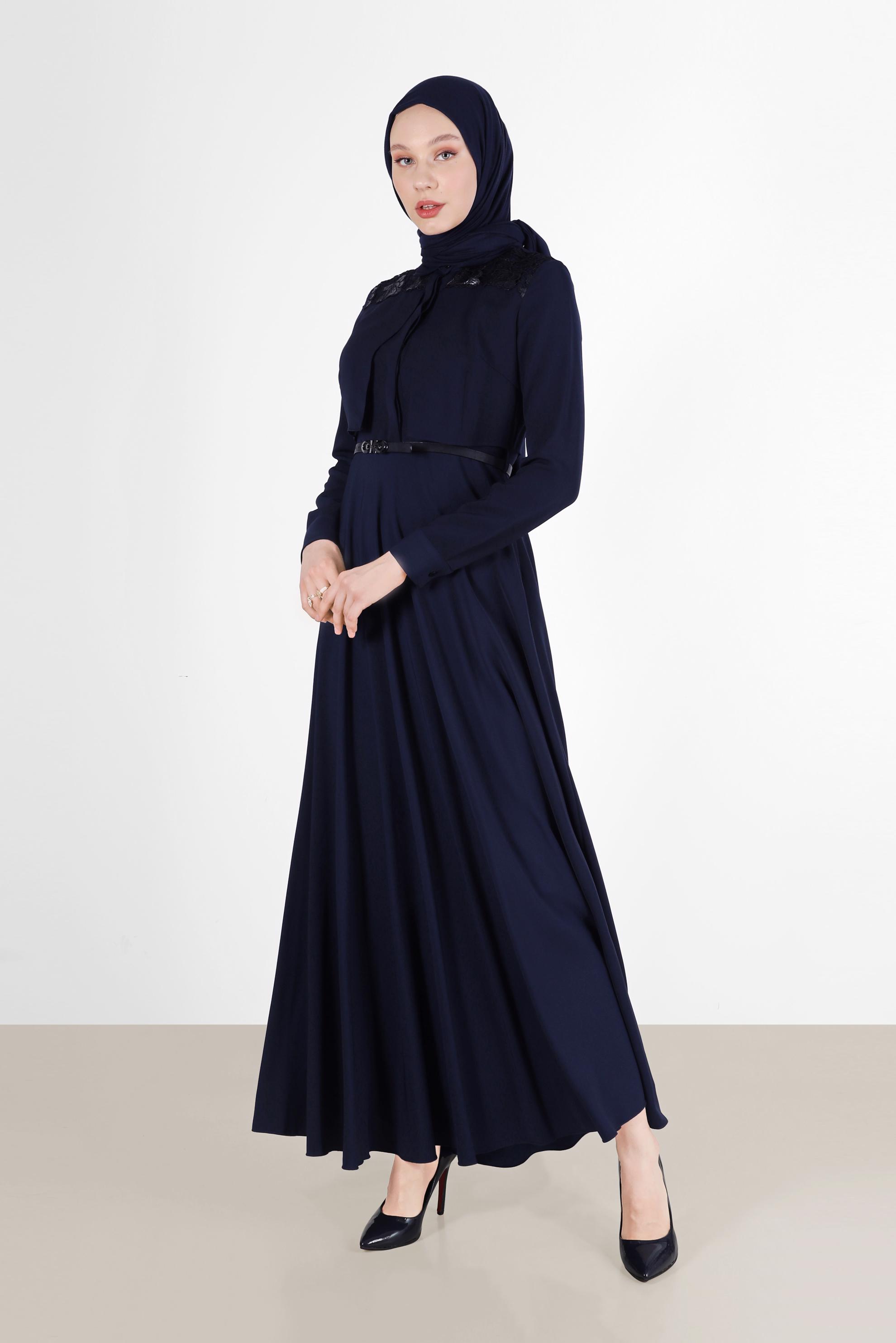 Tesettür giyim LACİVERT OMUZLARI DANTEL DETAYLI ELBİSE 4702 