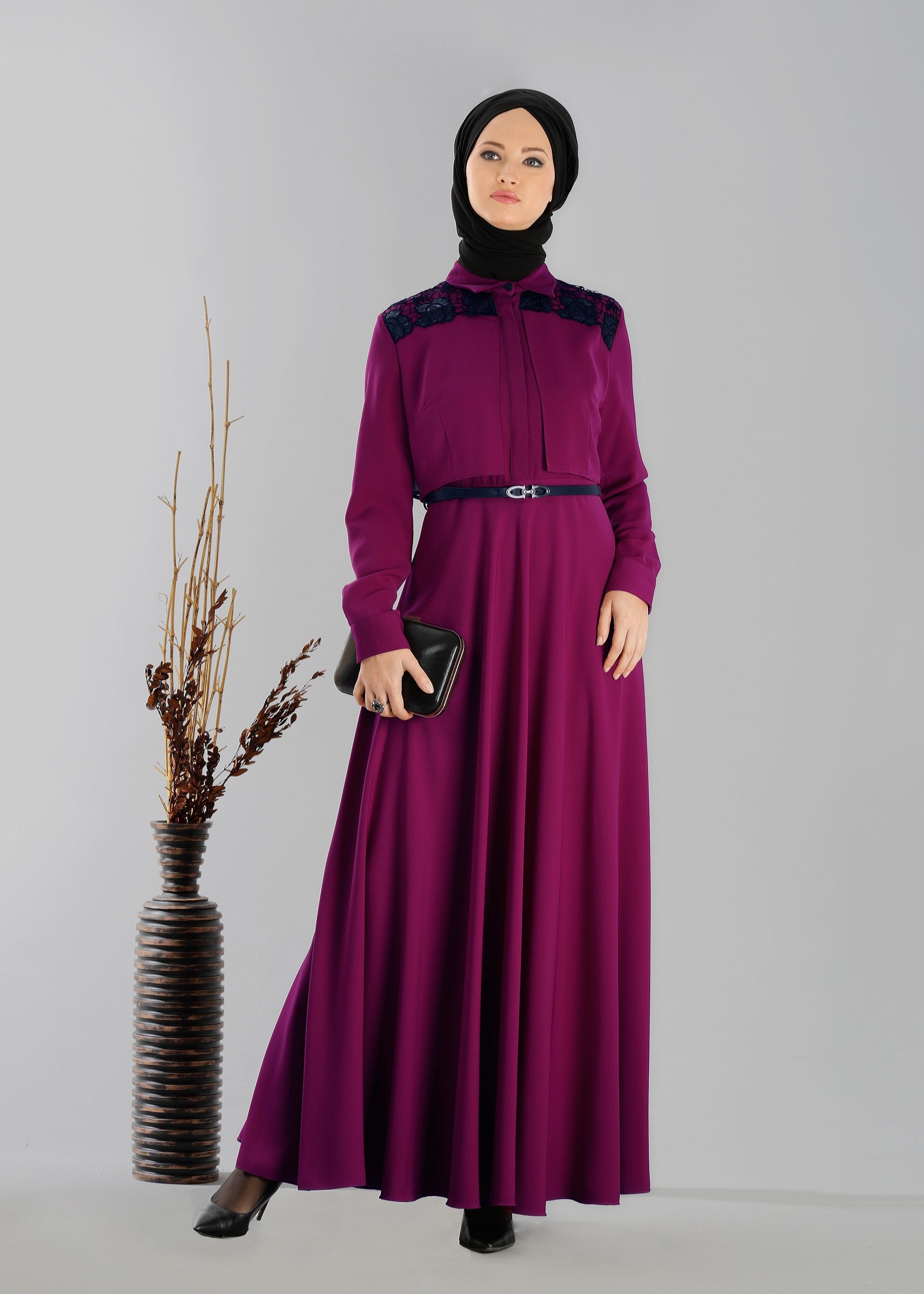 Tesettür giyim MOR OMUZLARI DANTEL DETAYLI ELBİSE 4702 