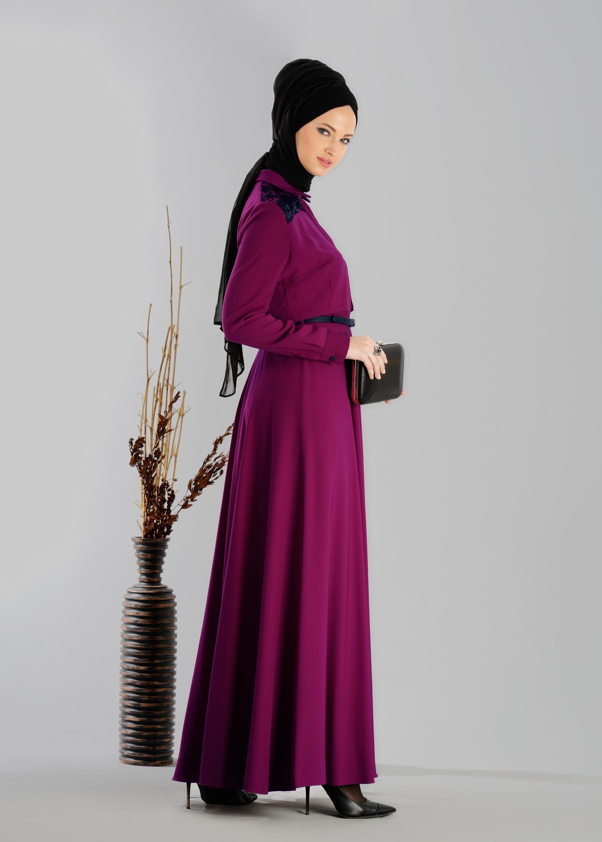 Tesettür giyim MOR OMUZLARI DANTEL DETAYLI ELBİSE 4702 