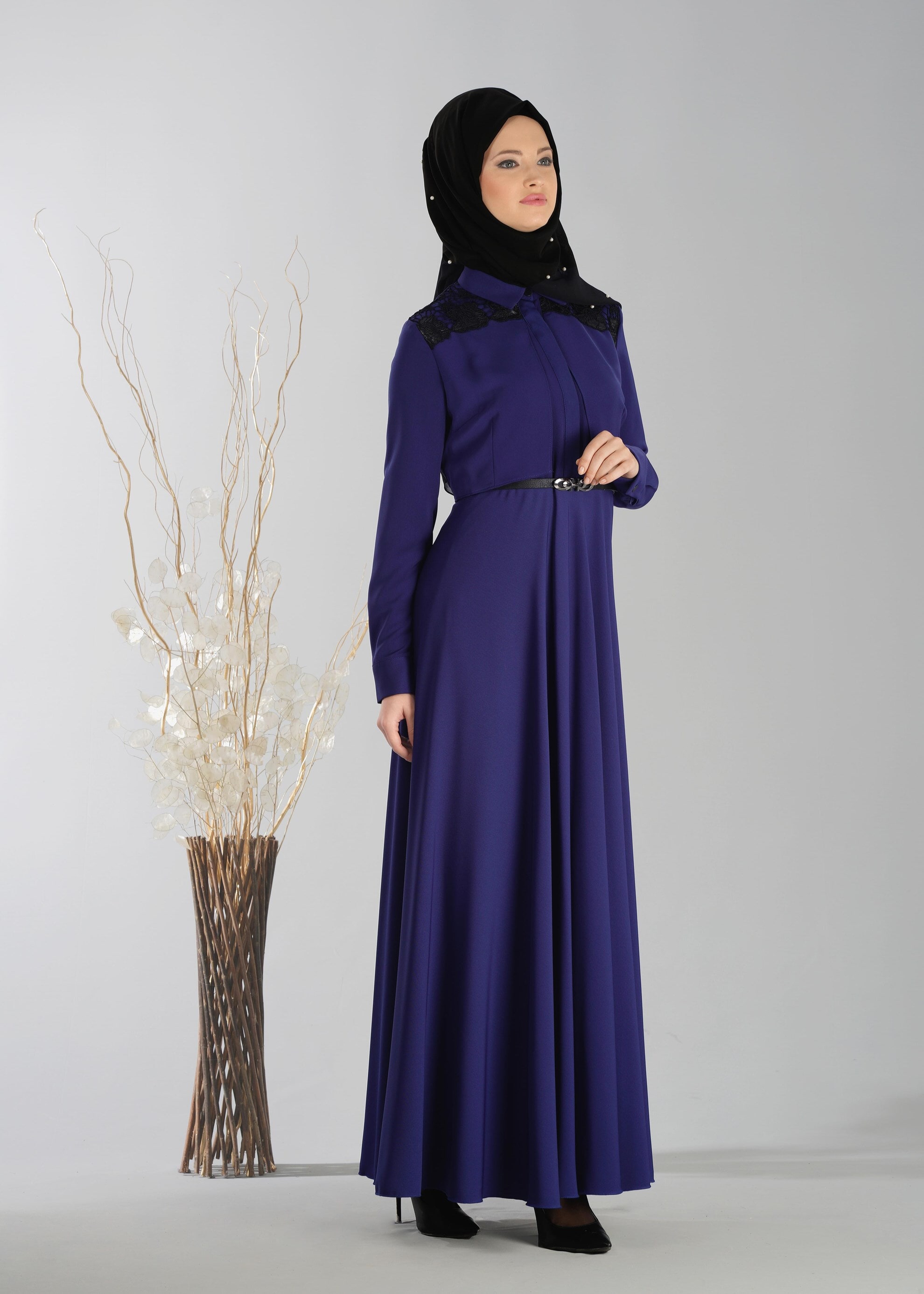Tesettür giyim MAVİ OMUZLARI DANTEL DETAYLI ELBİSE 4702 