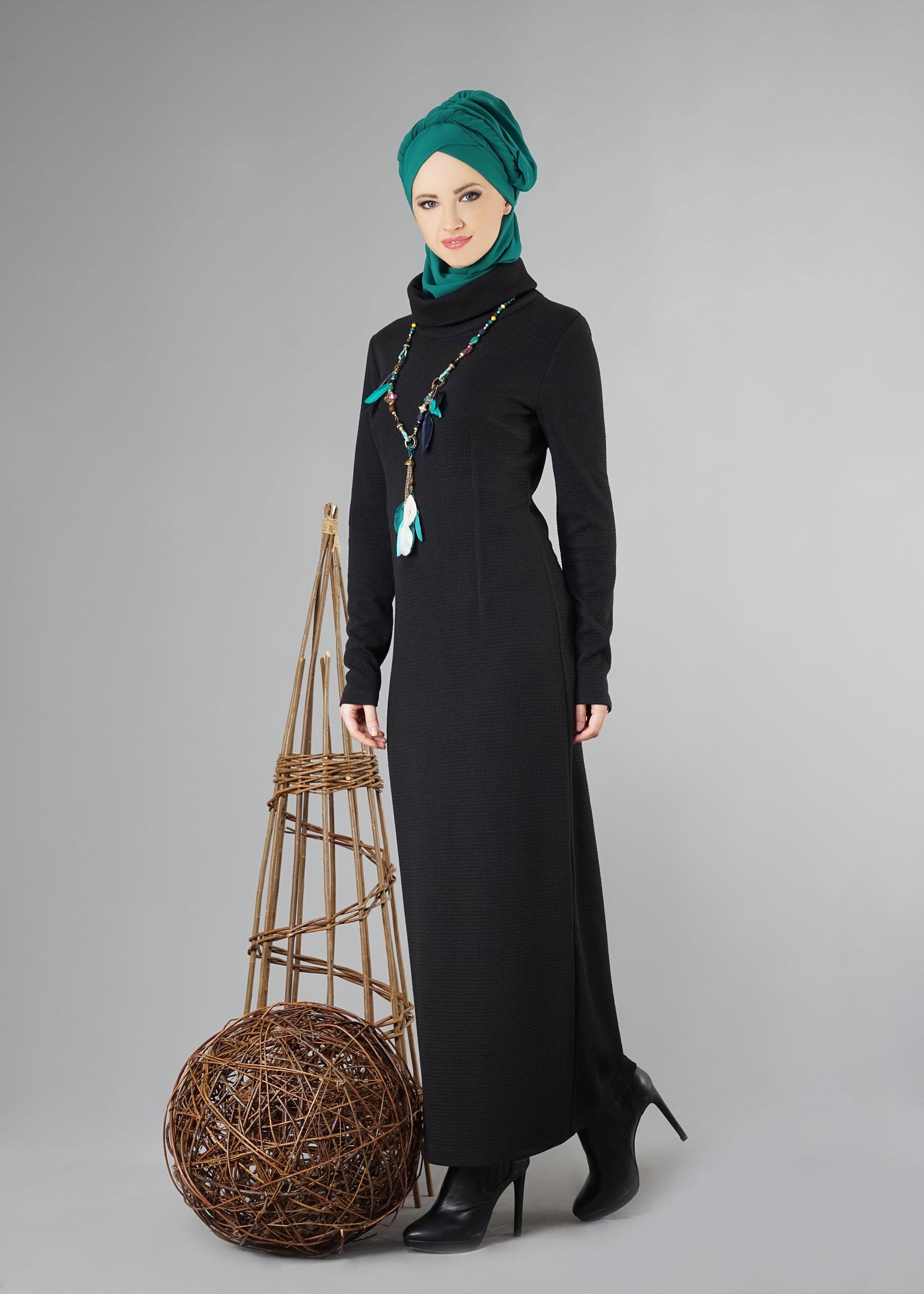 Tesettür giyim SİYAH BALIKÇI YAKA YÜNLÜ ELBİSE 4881 