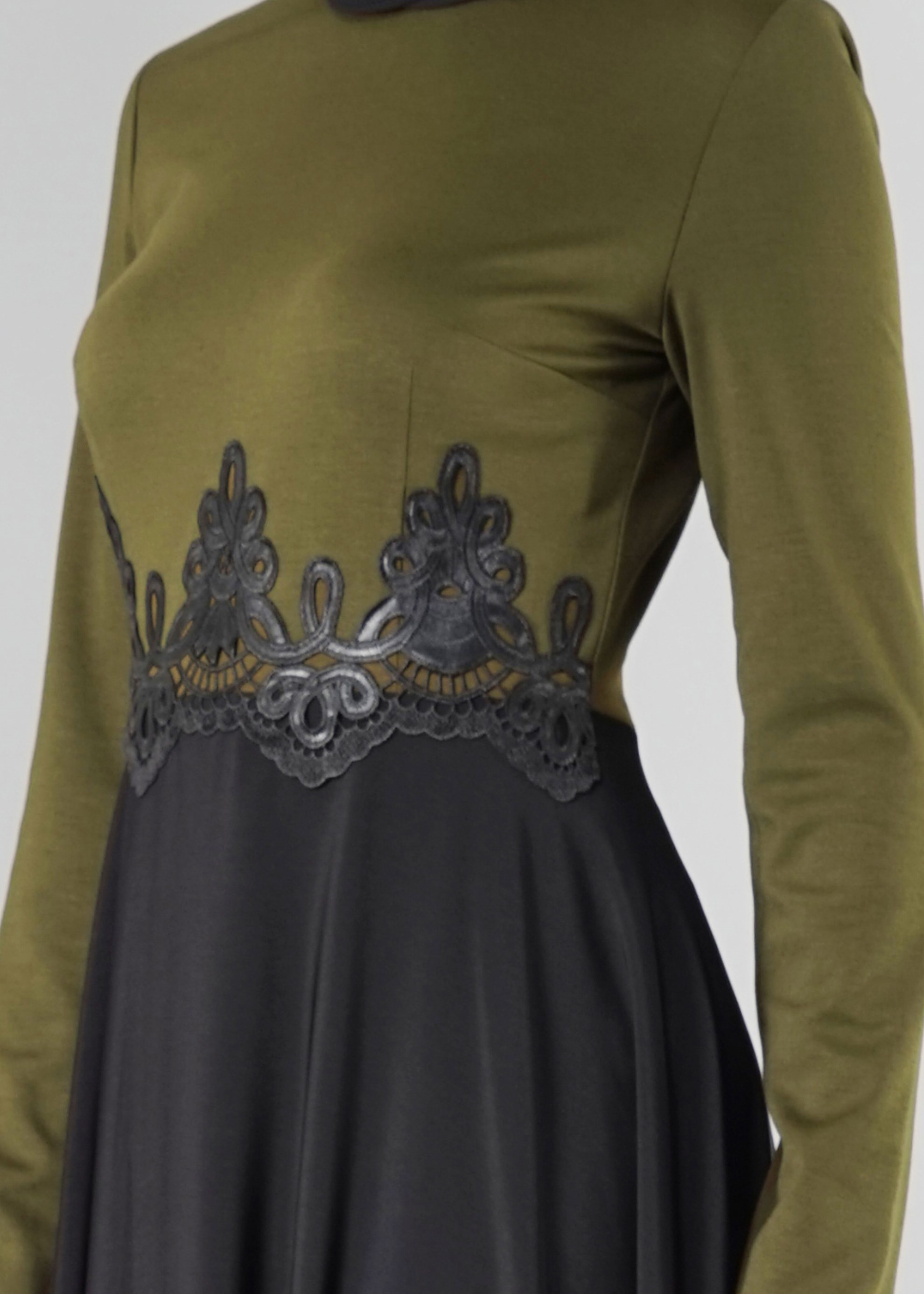 Tesettür giyim HAKİ DERİ DESEN DETAYLI ELBİSE 4902 