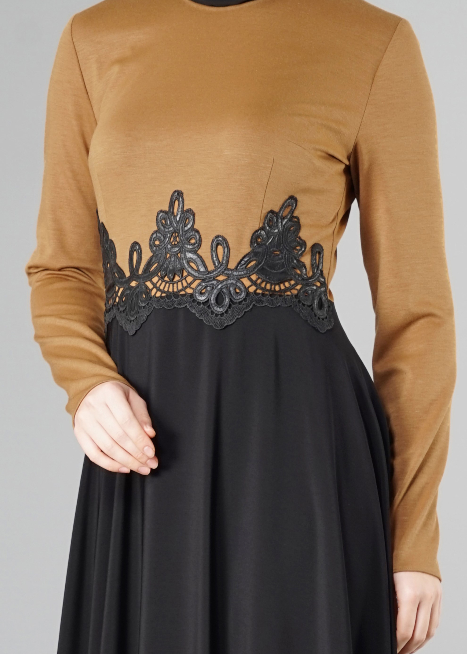 Tesettür giyim KAHVE DERİ DESEN DETAYLI ELBİSE 4902 