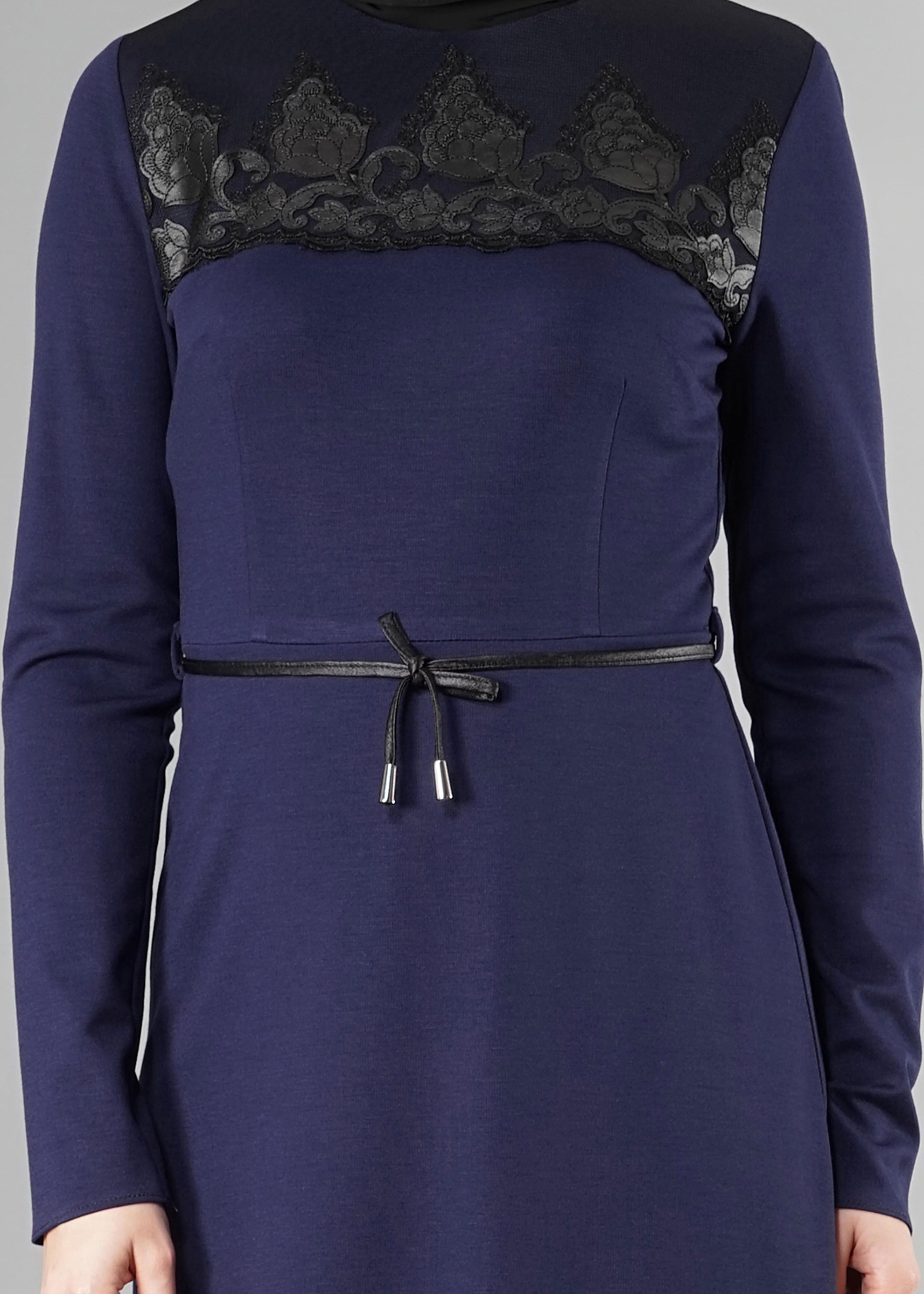 Tesettür giyim LACİVERT GÜPÜR DETAYLI ELBİSE 4904 