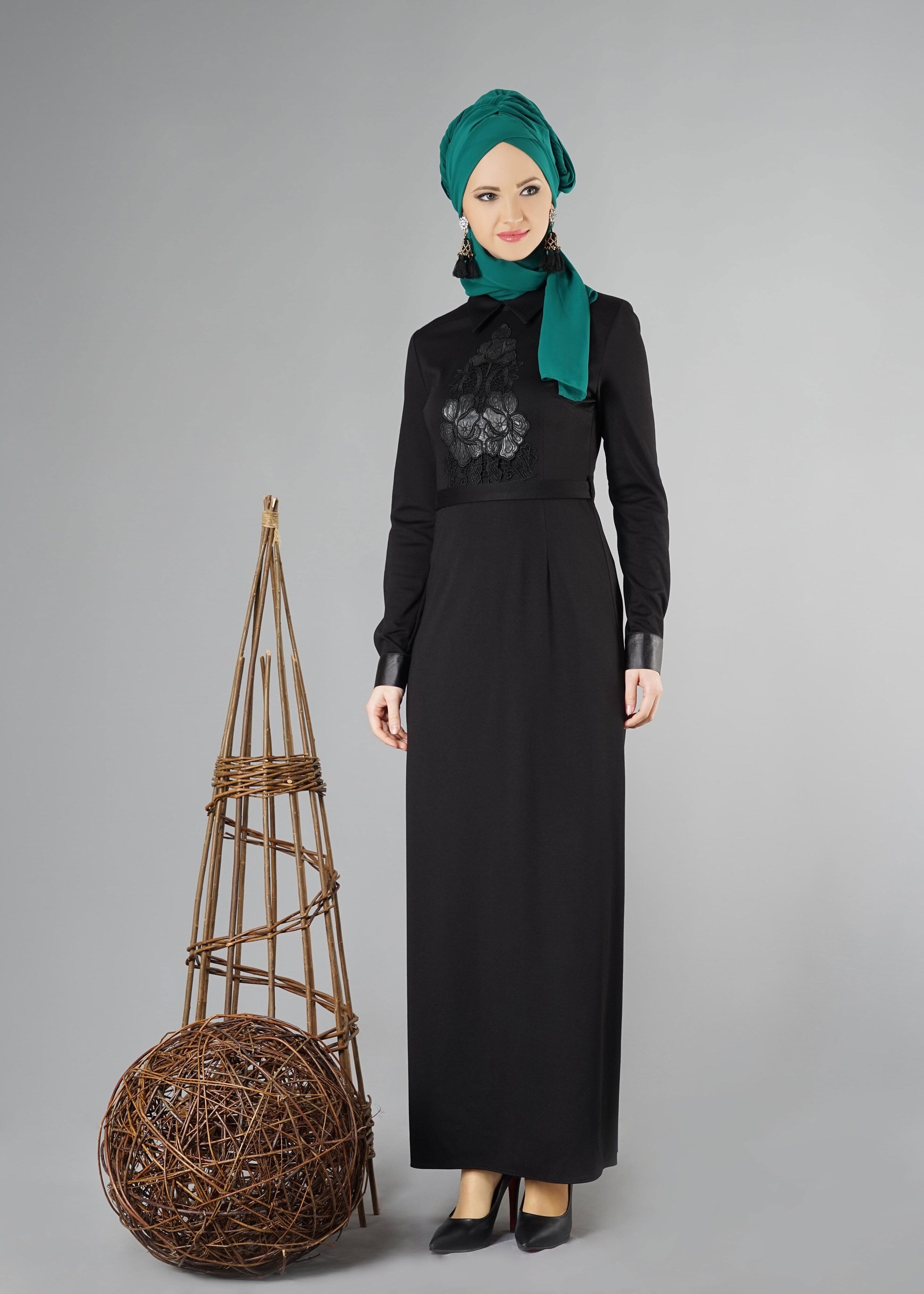 Tesettür giyim SİYAH GÜPÜR DETAYLI ELBİSE 4907 