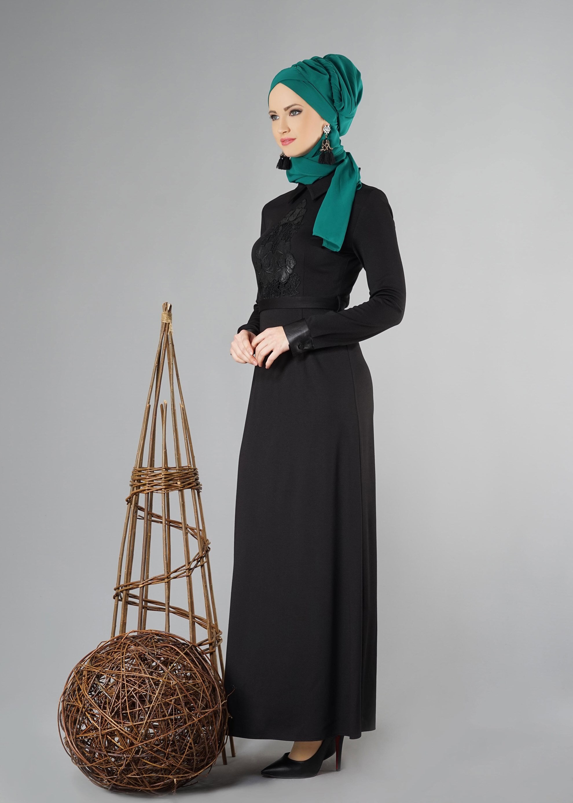 Tesettür giyim SİYAH GÜPÜR DETAYLI ELBİSE 4907 