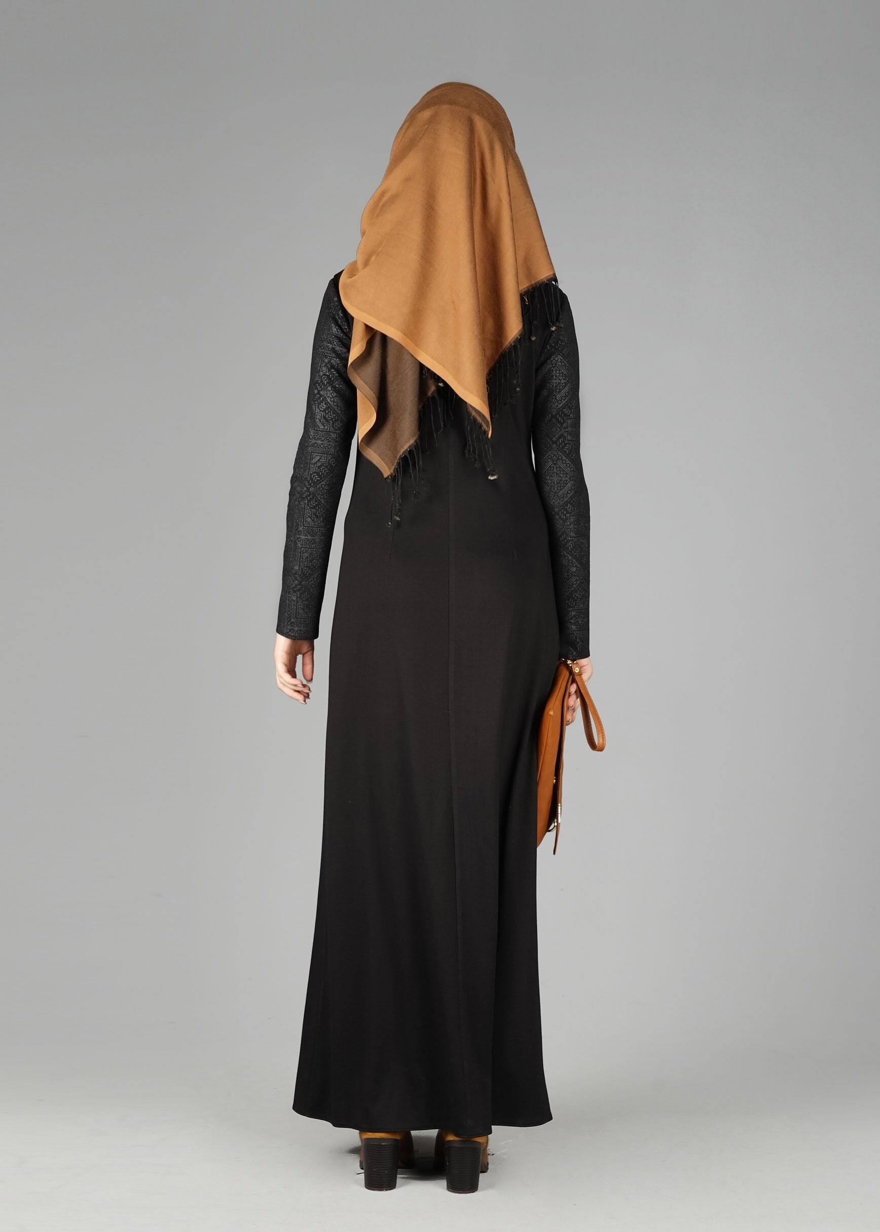 Tesettür giyim SİYAH DESENLİ ELBİSE 4938 