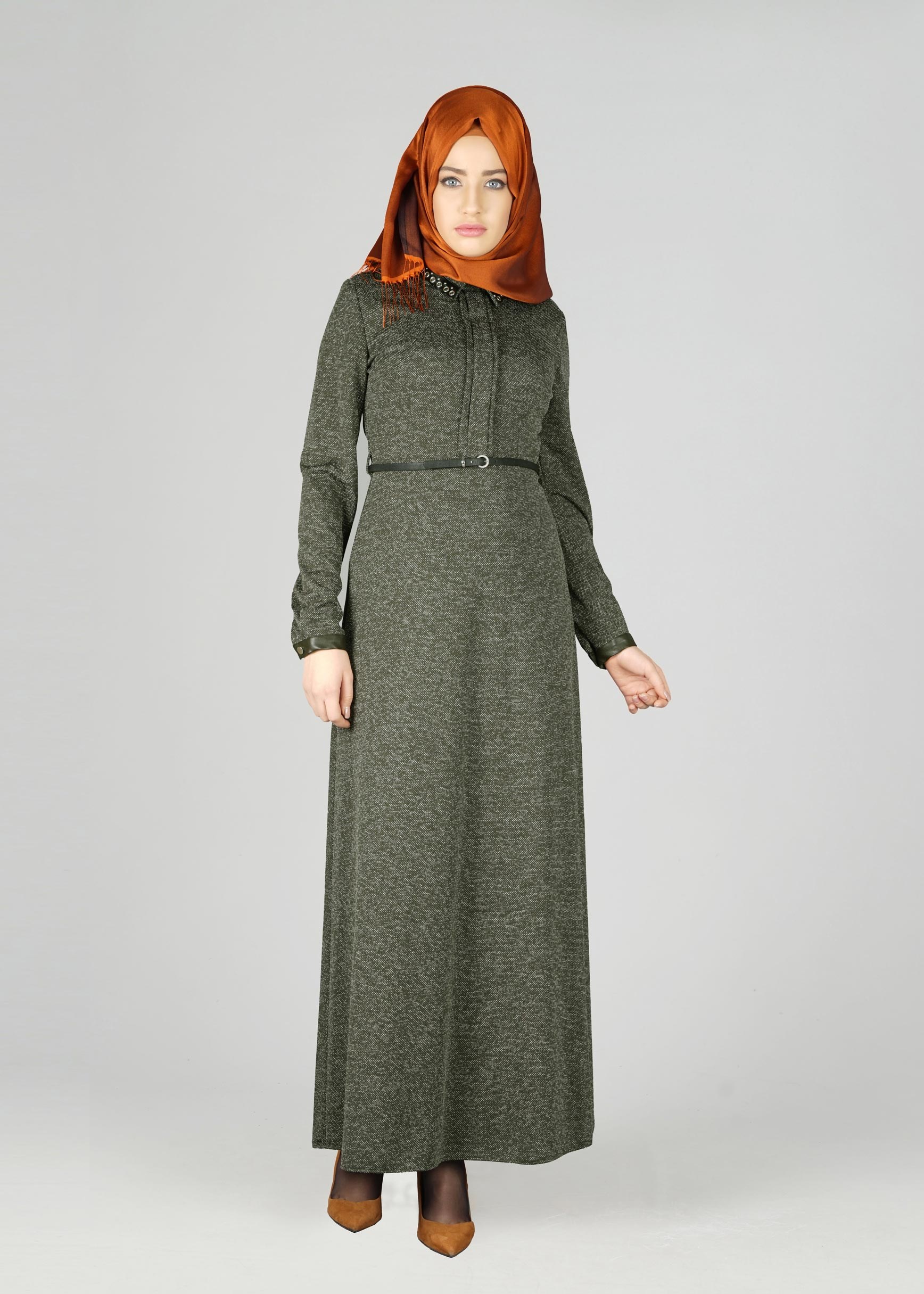 Tesettür giyim HAKİ YAKASI KUŞGÖZÜ DETAYLI ELBİSE 4946 