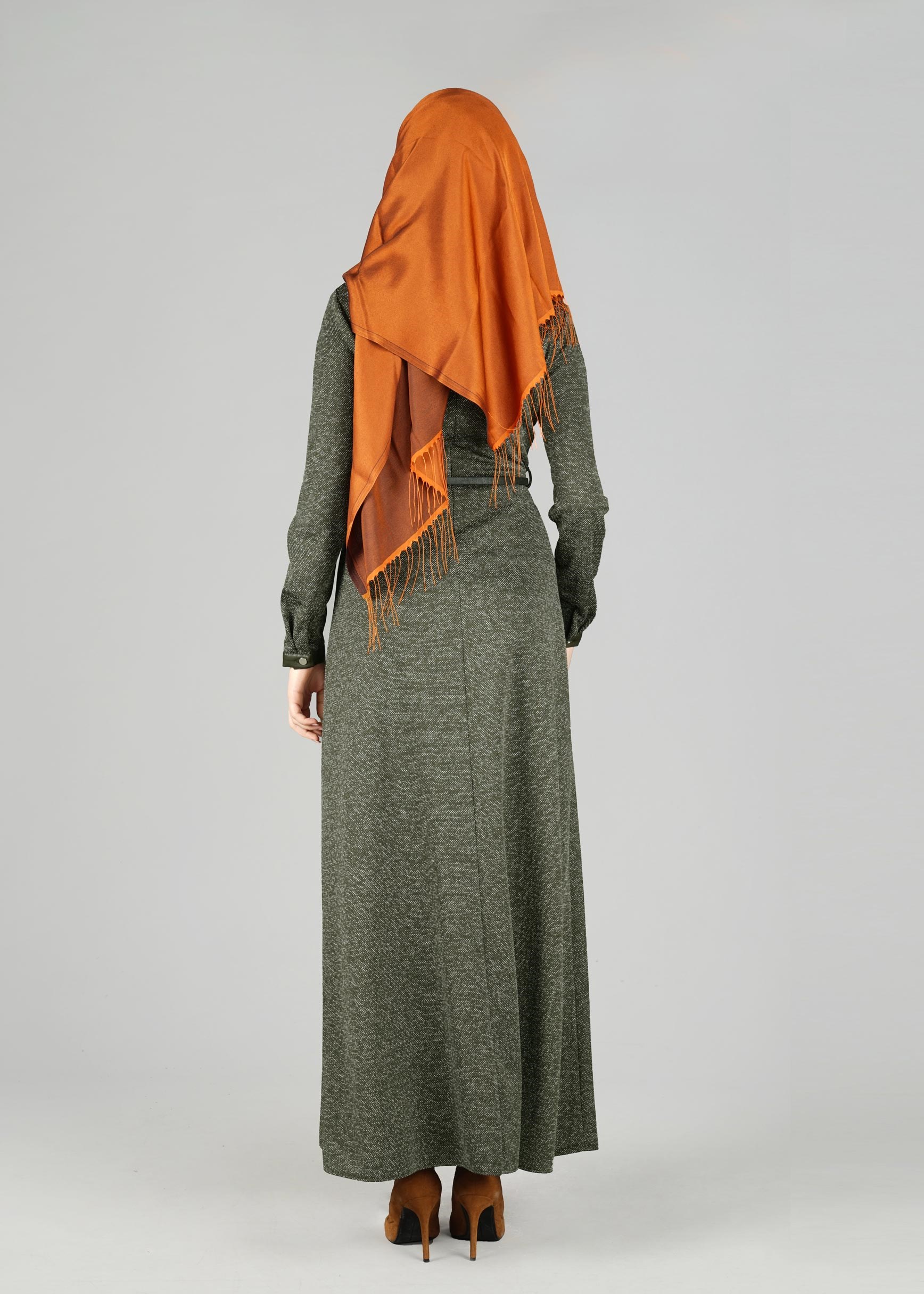 Tesettür giyim HAKİ YAKASI KUŞGÖZÜ DETAYLI ELBİSE 4946 