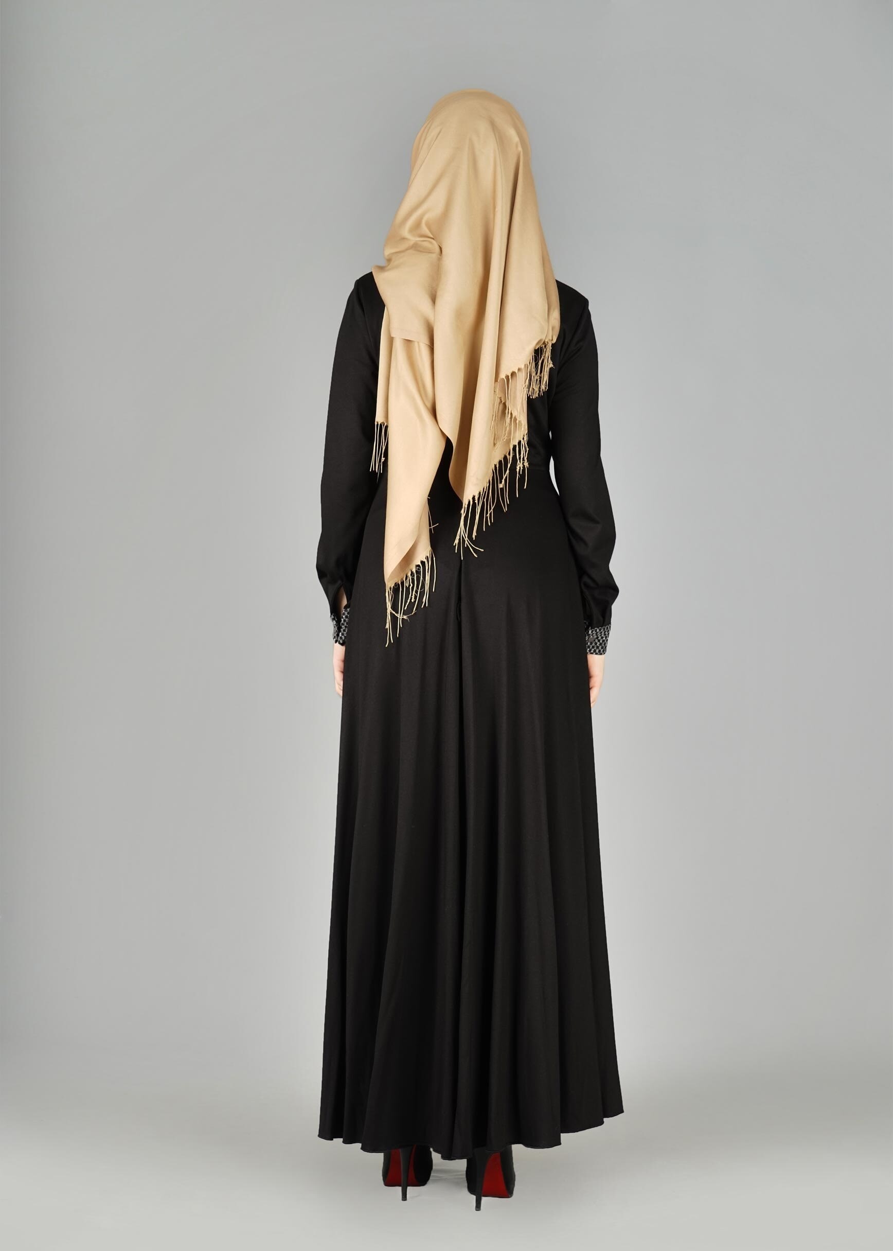 Tesettür giyim SİYAH MANŞETLERİ VE OMZU DESENLİ ELBİSE 4961 