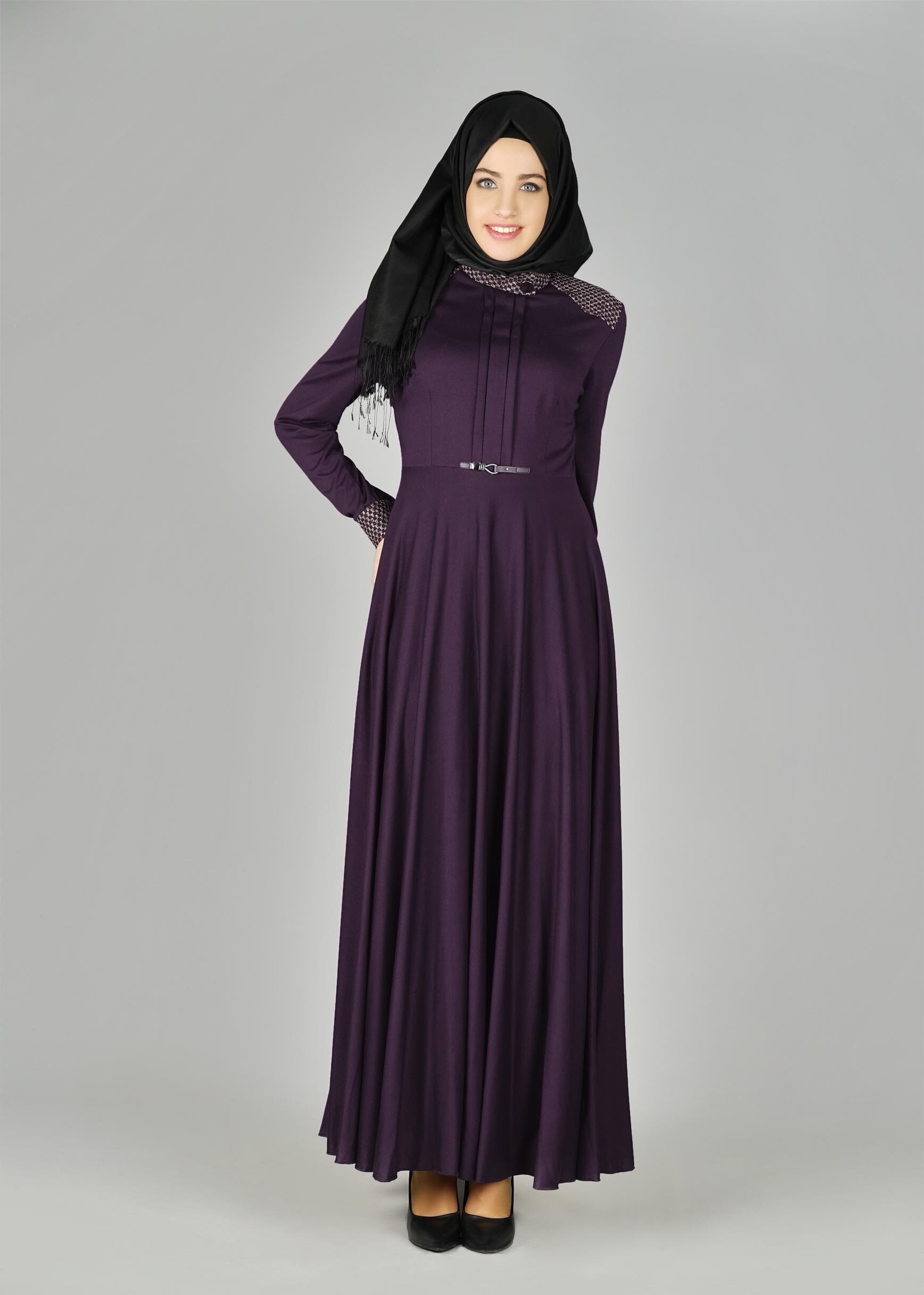Tesettür giyim MOR MANŞETLERİ VE OMZU DESENLİ ELBİSE 4961 