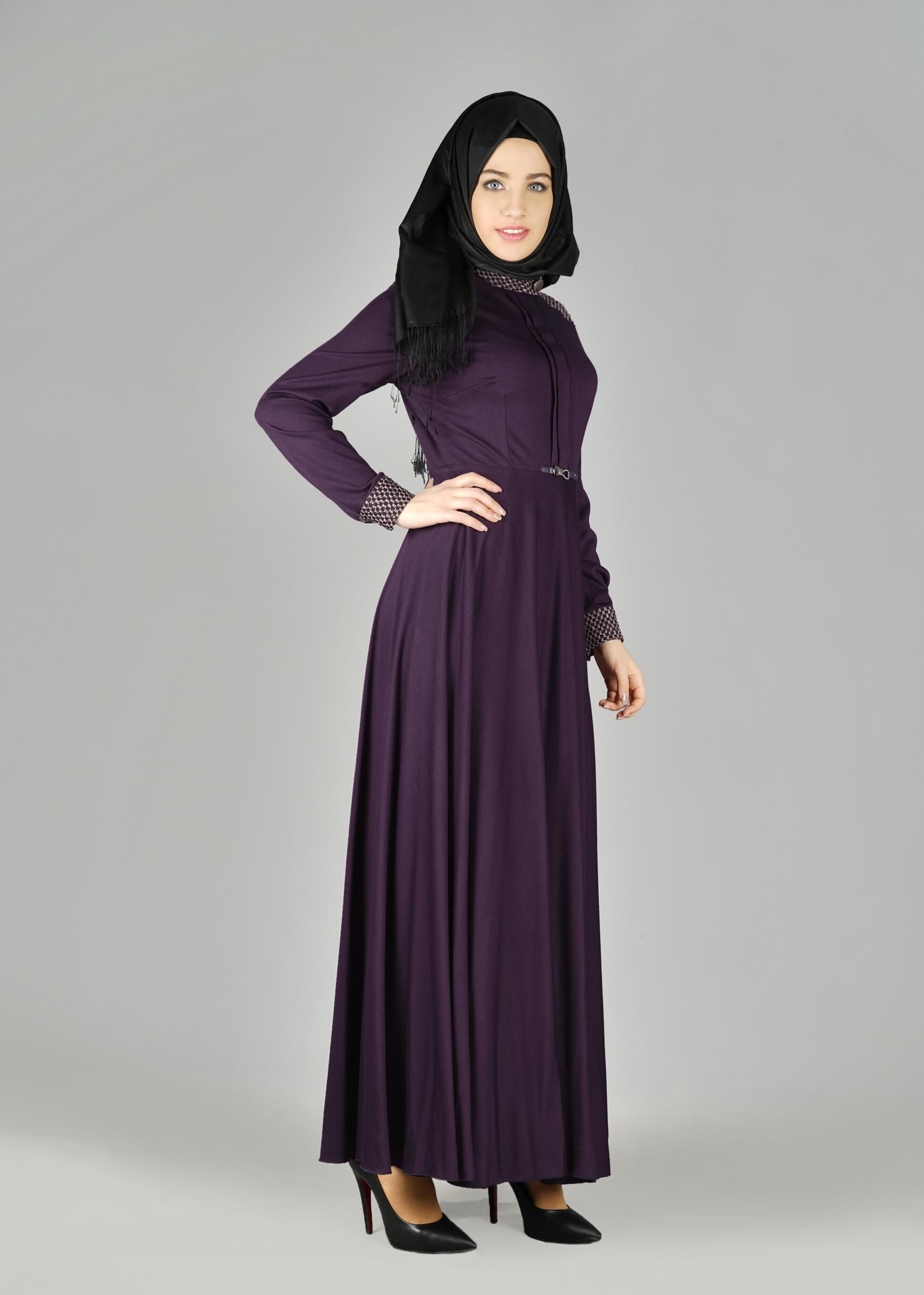 Tesettür giyim MOR MANŞETLERİ VE OMZU DESENLİ ELBİSE 4961 