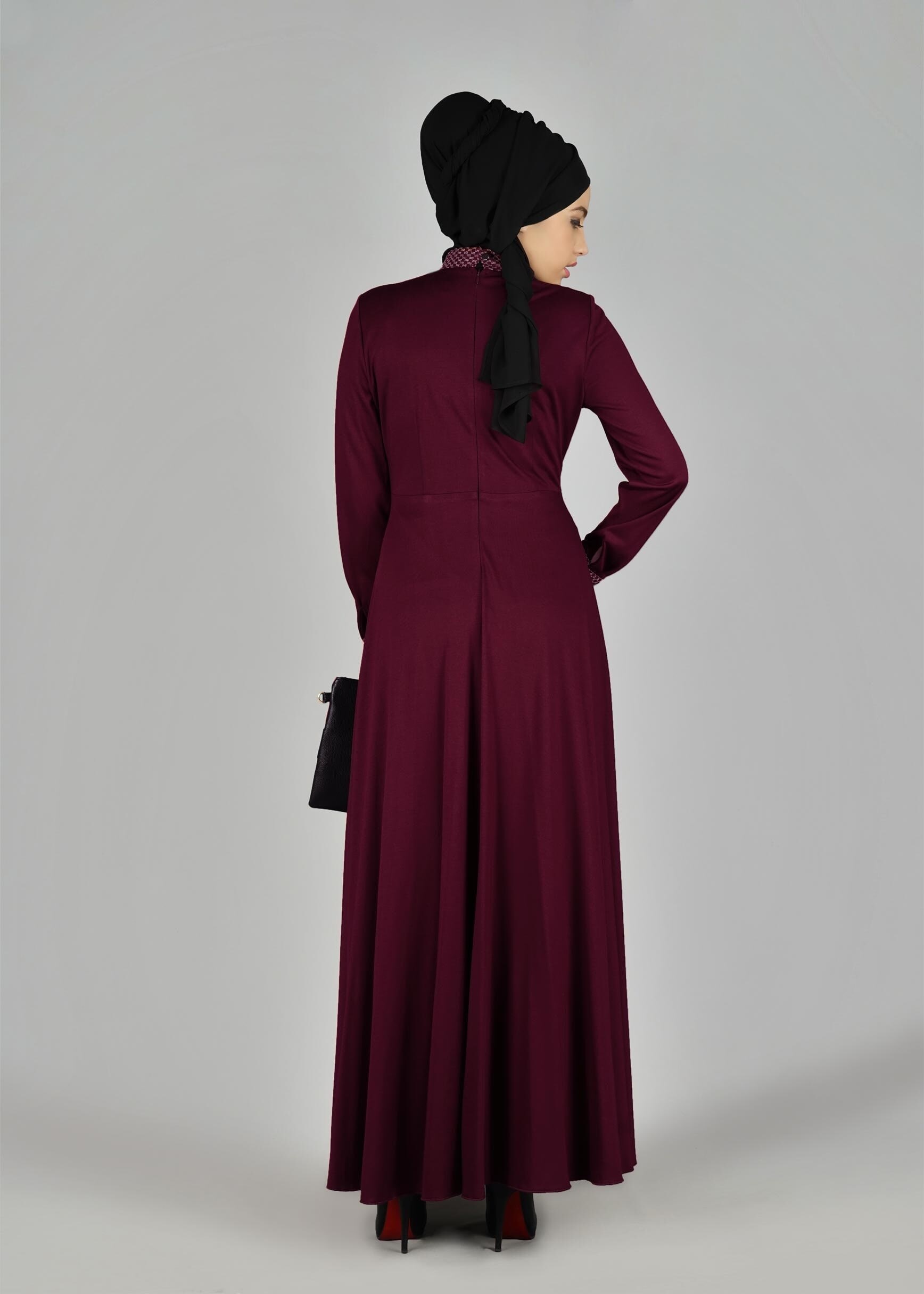 Tesettür giyim BORDO MANŞETLERİ VE OMZU DESENLİ ELBİSE 4961 