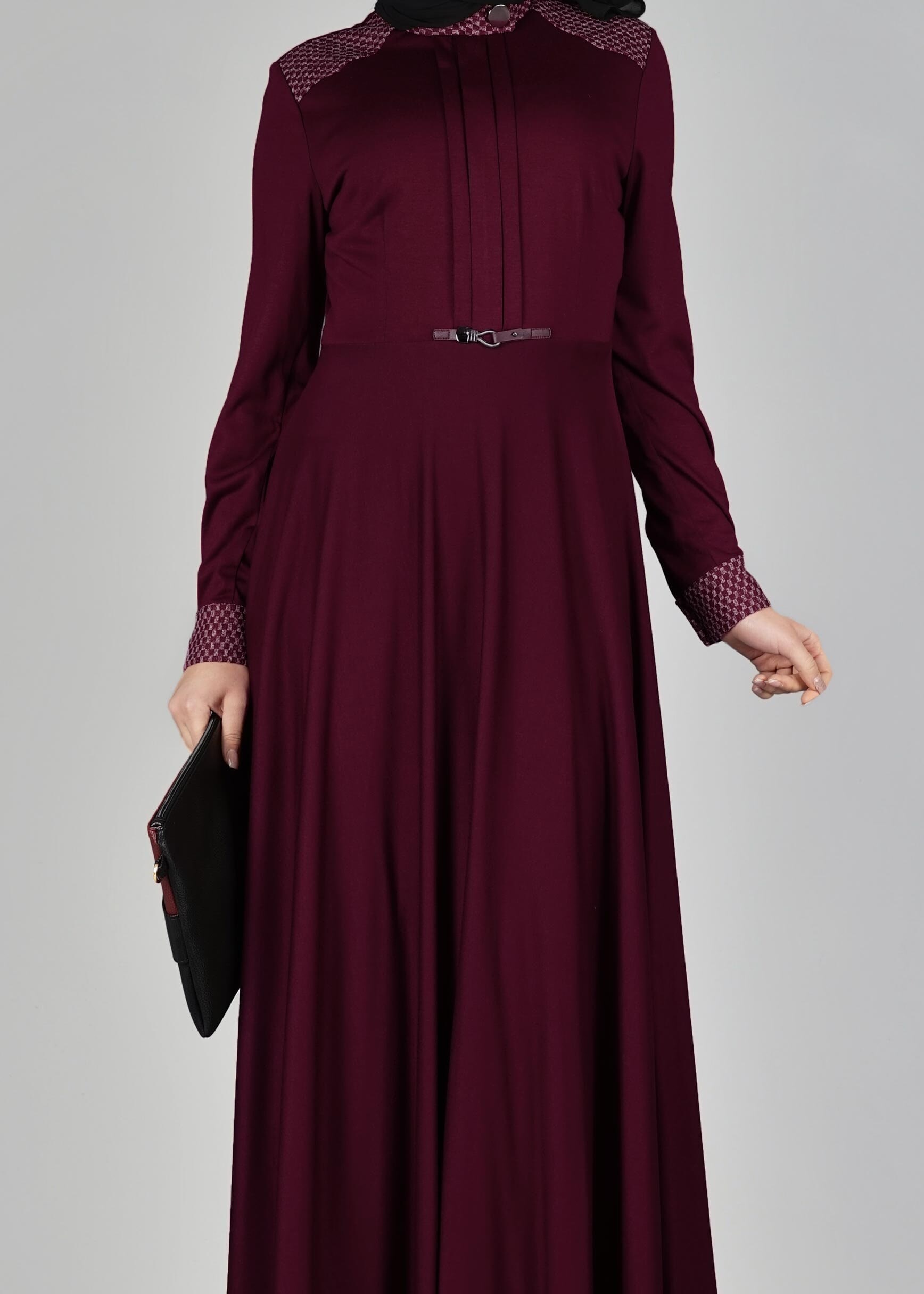 Tesettür giyim BORDO MANŞETLERİ VE OMZU DESENLİ ELBİSE 4961 