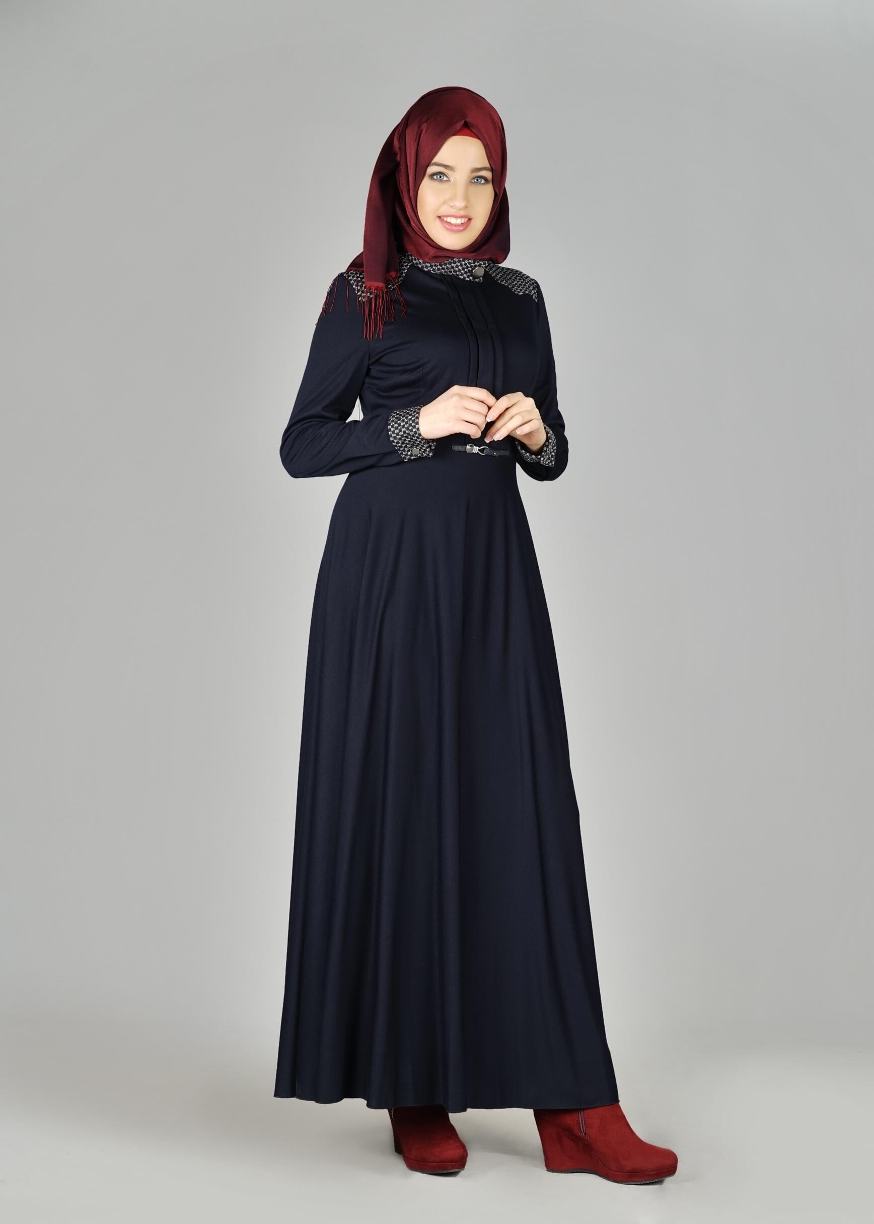 Tesettür giyim LACİVERT MANŞETLERİ VE OMZU DESENLİ ELBİSE 4961 