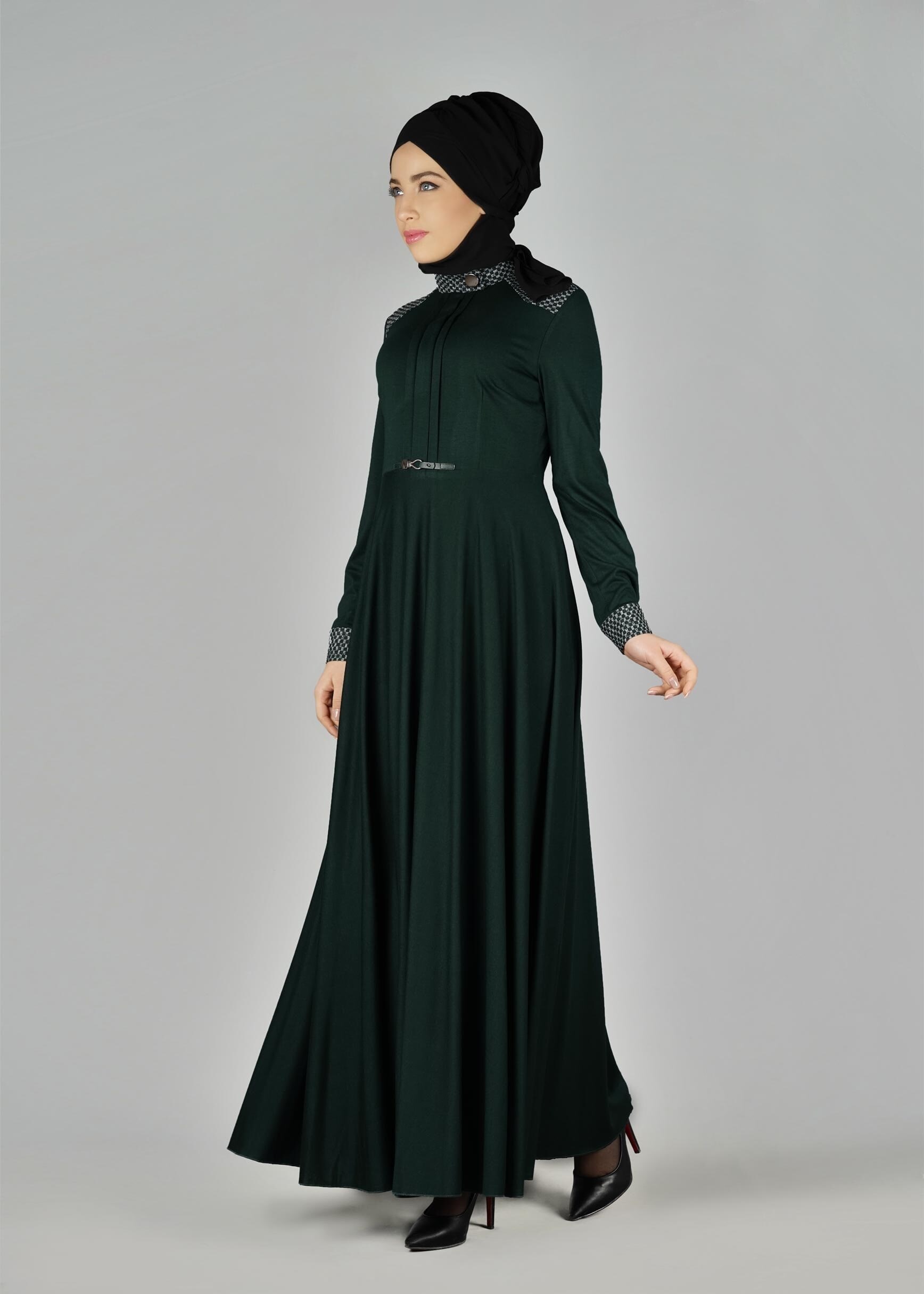 Tesettür giyim YEŞİL MANŞETLERİ VE OMZU DESENLİ ELBİSE 4961 