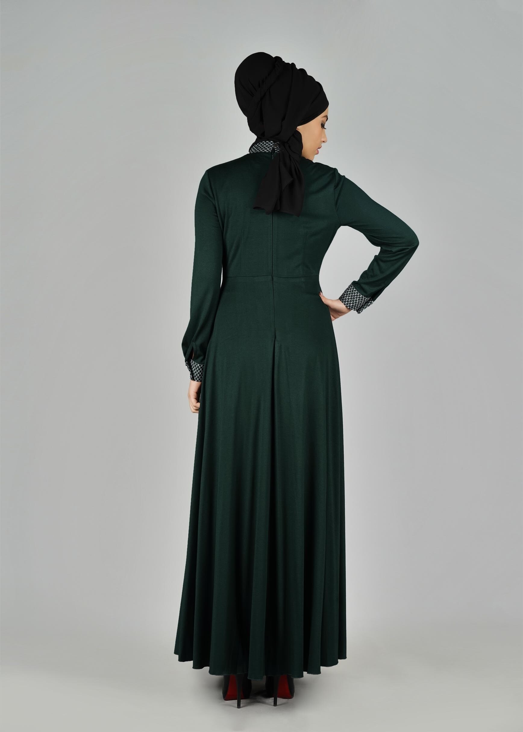 Tesettür giyim YEŞİL MANŞETLERİ VE OMZU DESENLİ ELBİSE 4961 