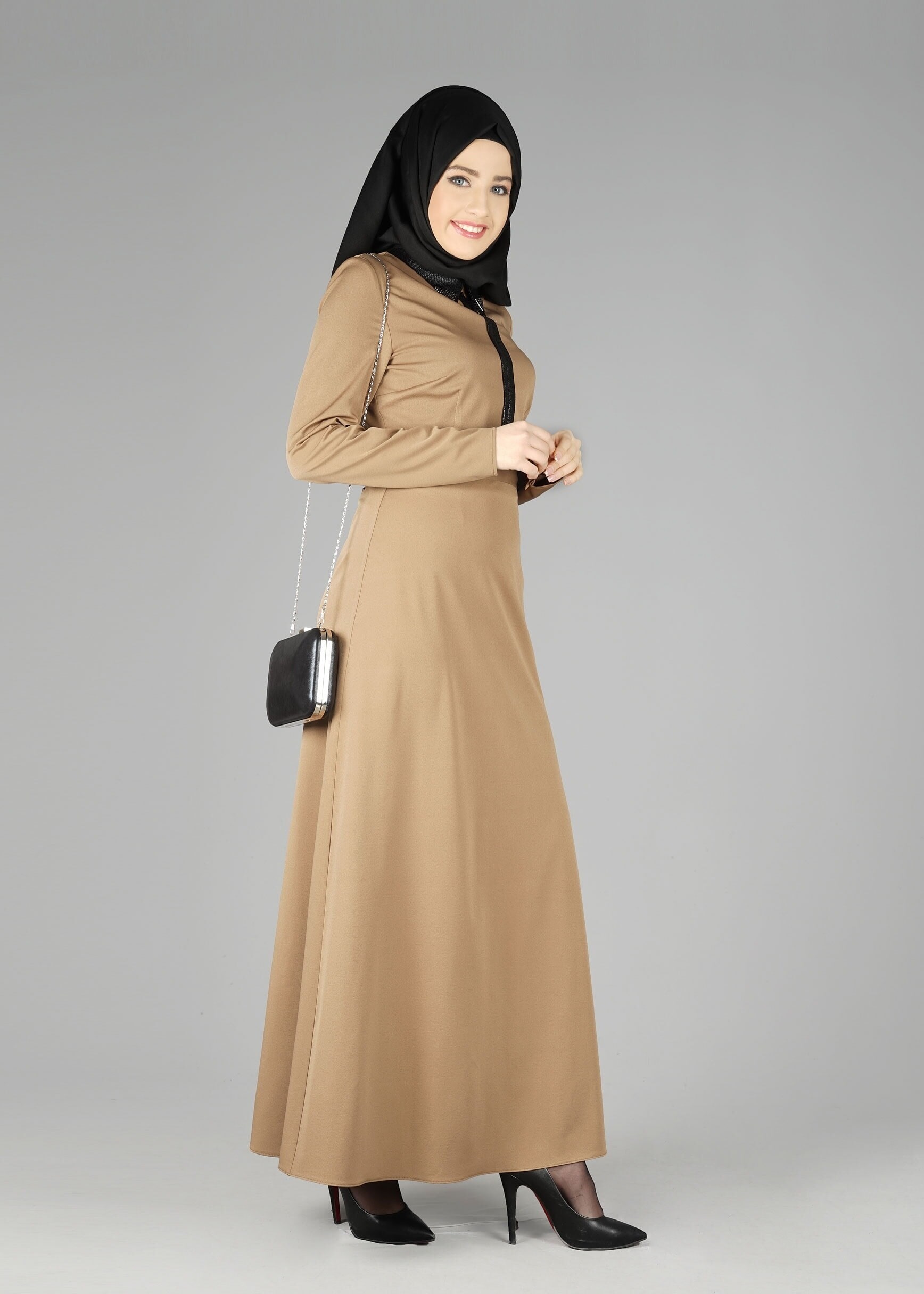 Tesettür giyim BEJ DERİ DETAYLI ELBİSE 4964 
