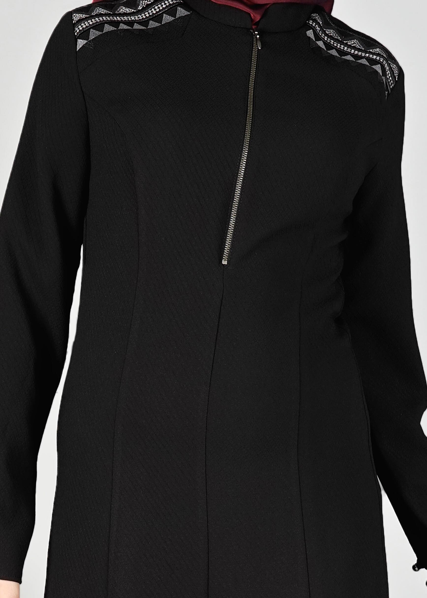 Tesettür giyim SİYAH NAKIŞLI FERMUARLI ELBİSE 4966 