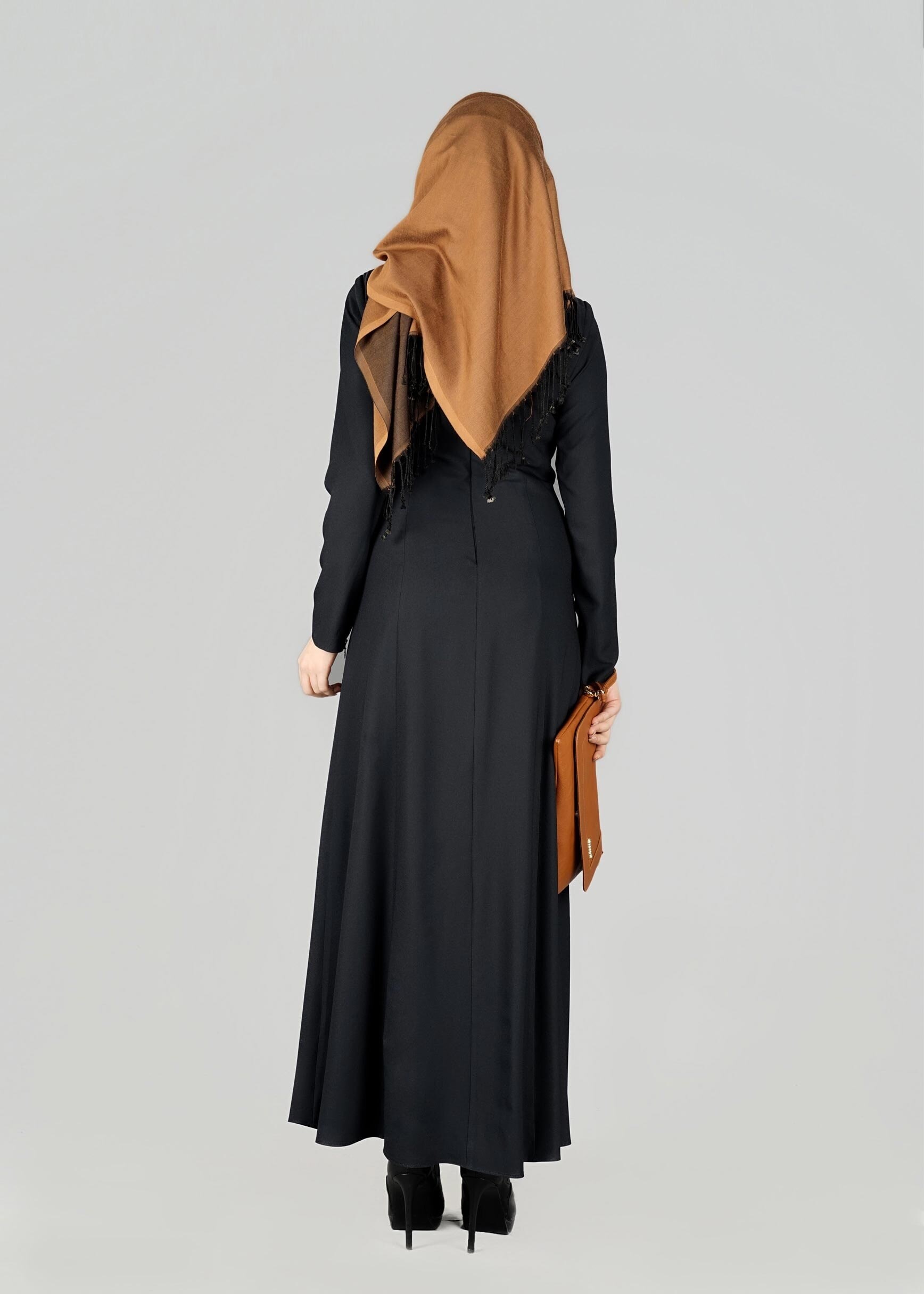 Tesettür giyim SİYAH BAĞLAMA DETAYLI ELBİSE 4968 