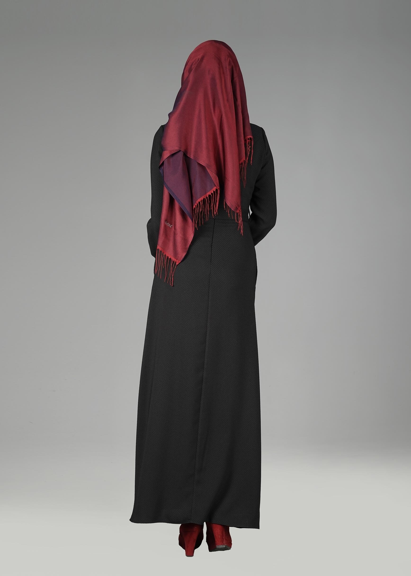 Tesettür giyim SİYAH BELİ KUŞAKLI ÜÇ BOYUTLU ÇİÇEK DETAYLI ELBİSE  4969 